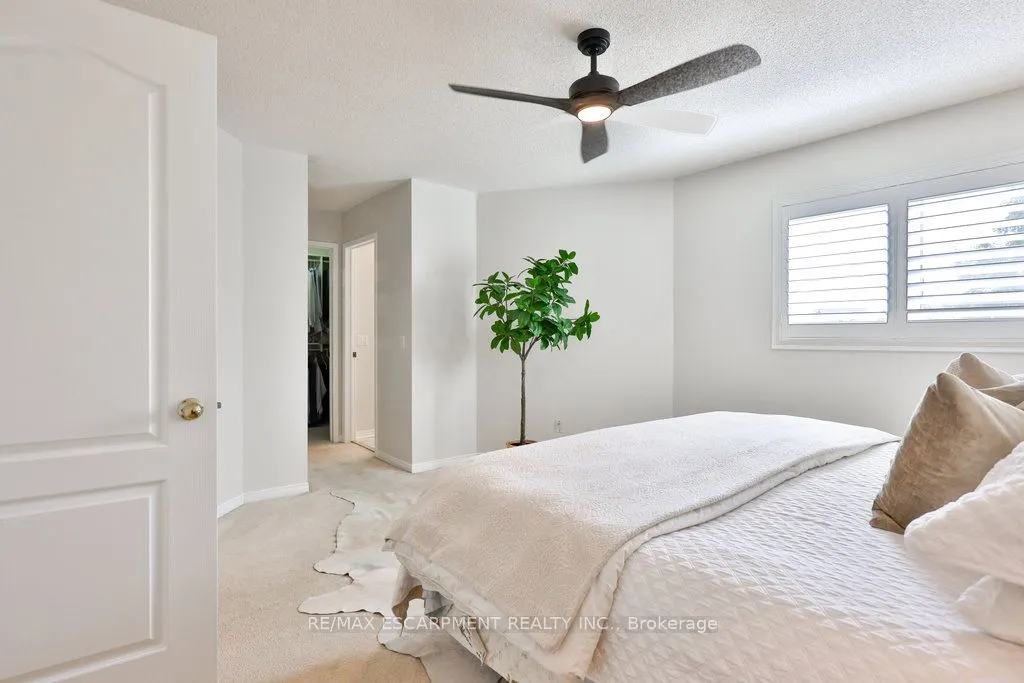 2588 CASTLE HILL Crescent