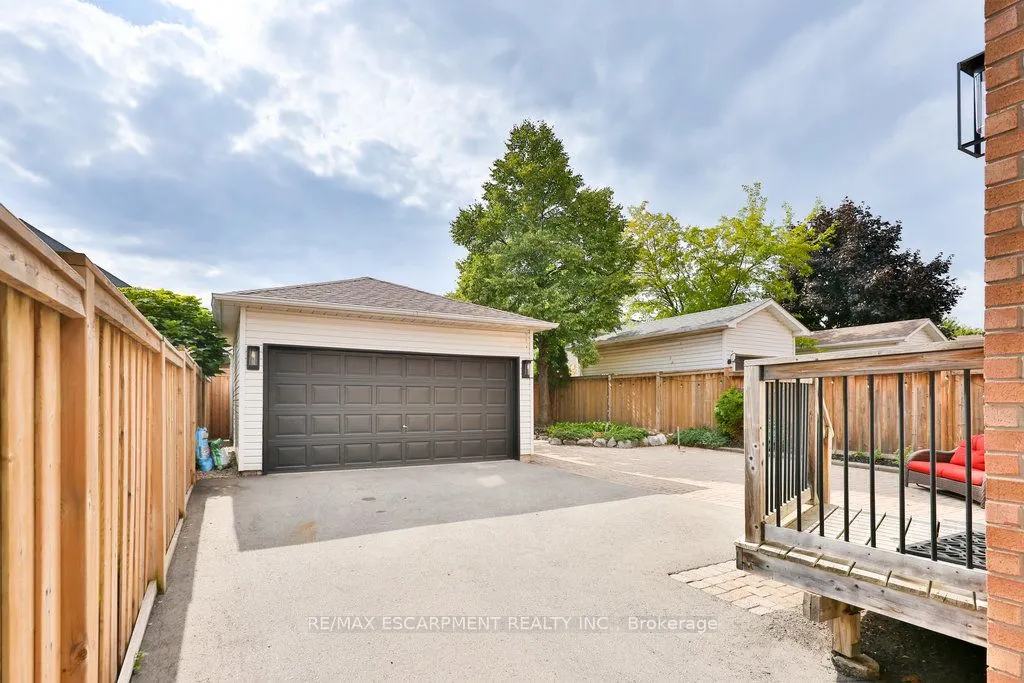 2588 CASTLE HILL Crescent