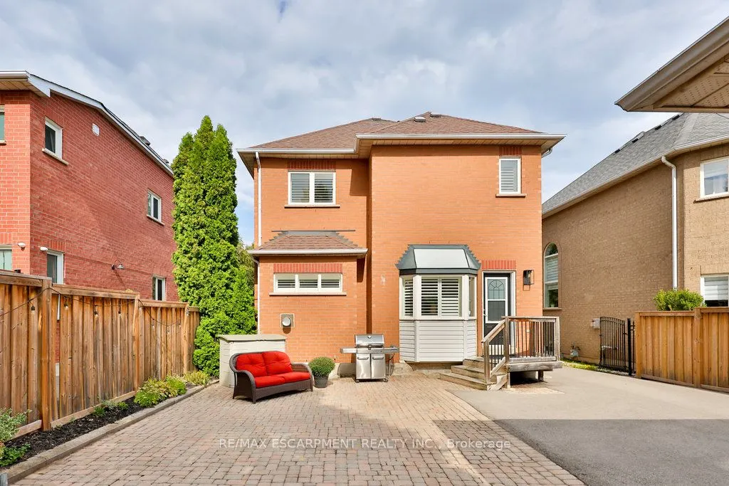 2588 CASTLE HILL Crescent