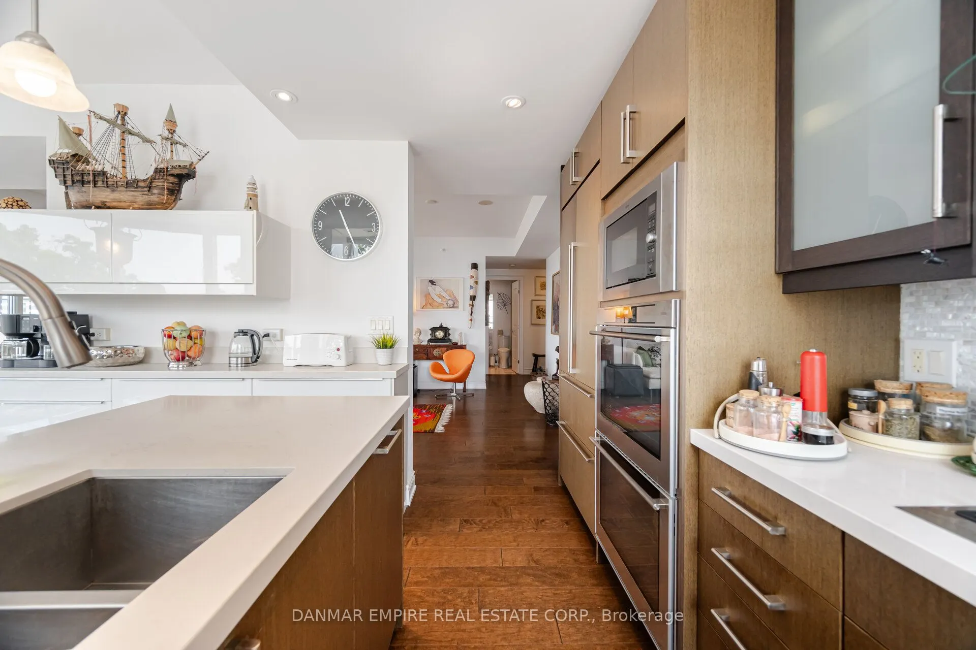3500 Lakeshore Road, #604