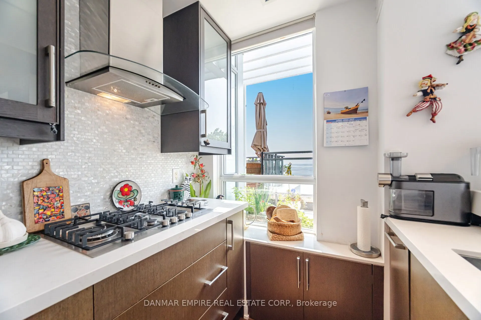 3500 Lakeshore Road, #604