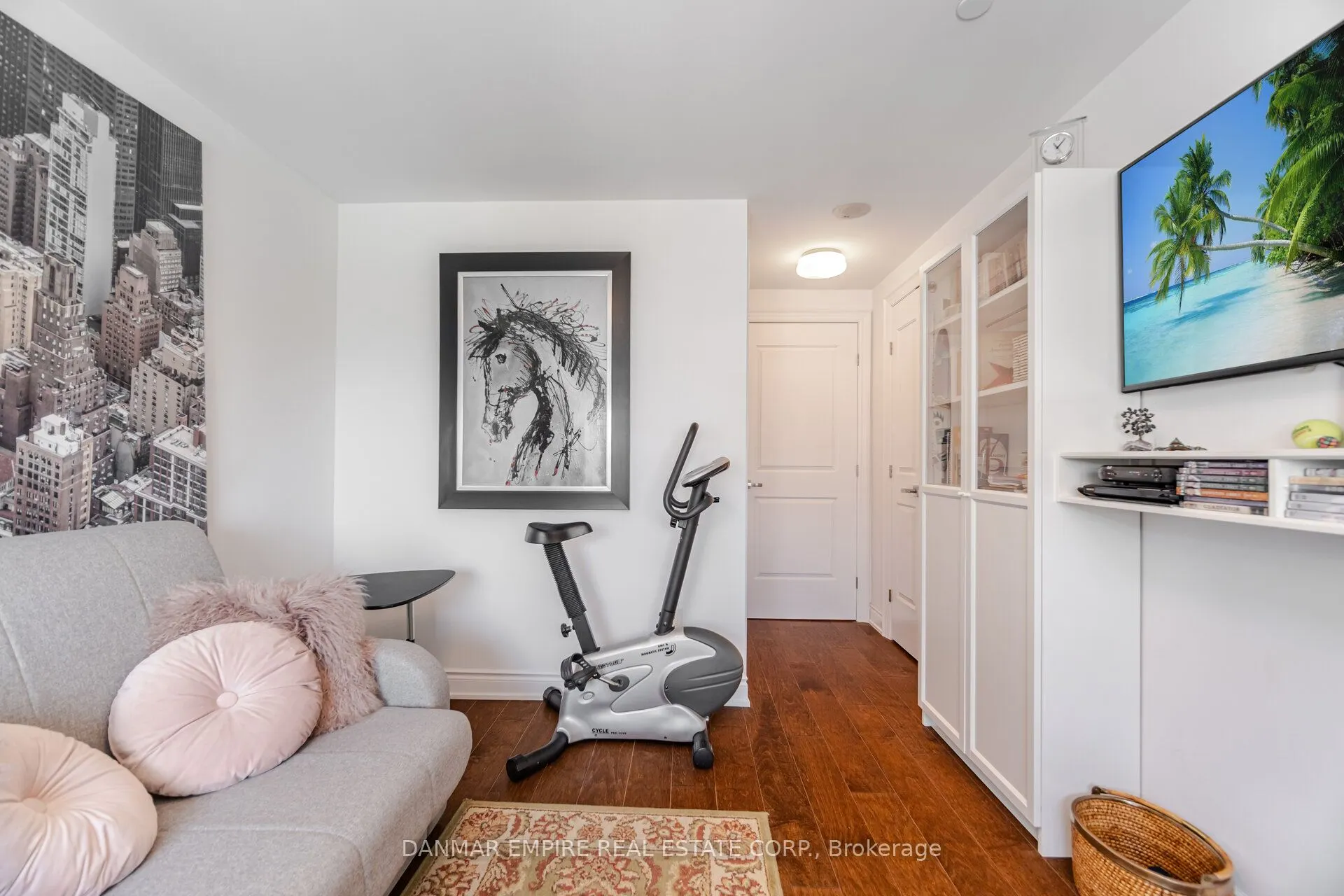3500 Lakeshore Road, #604