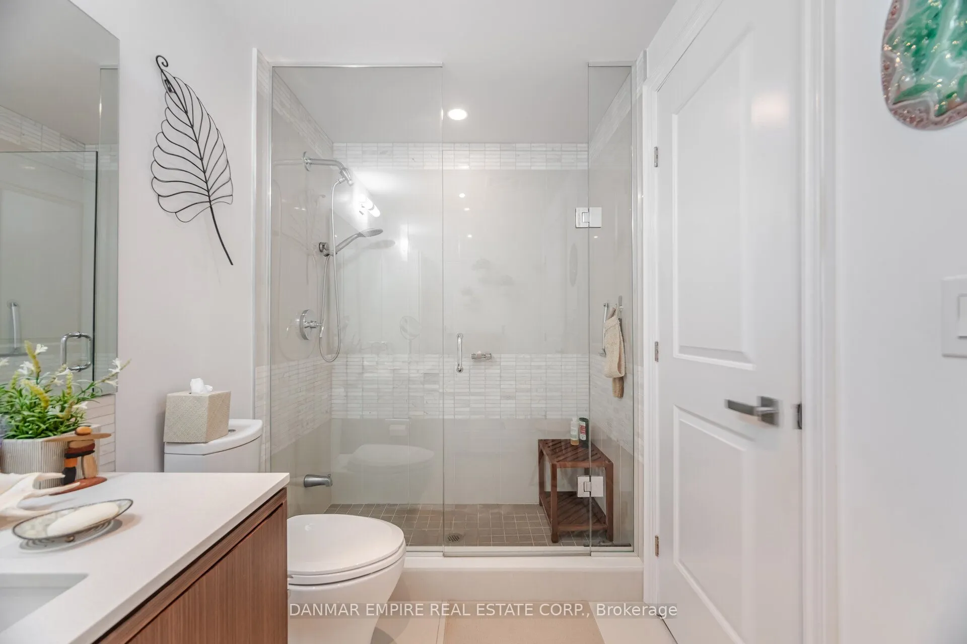 3500 Lakeshore Road, #604
