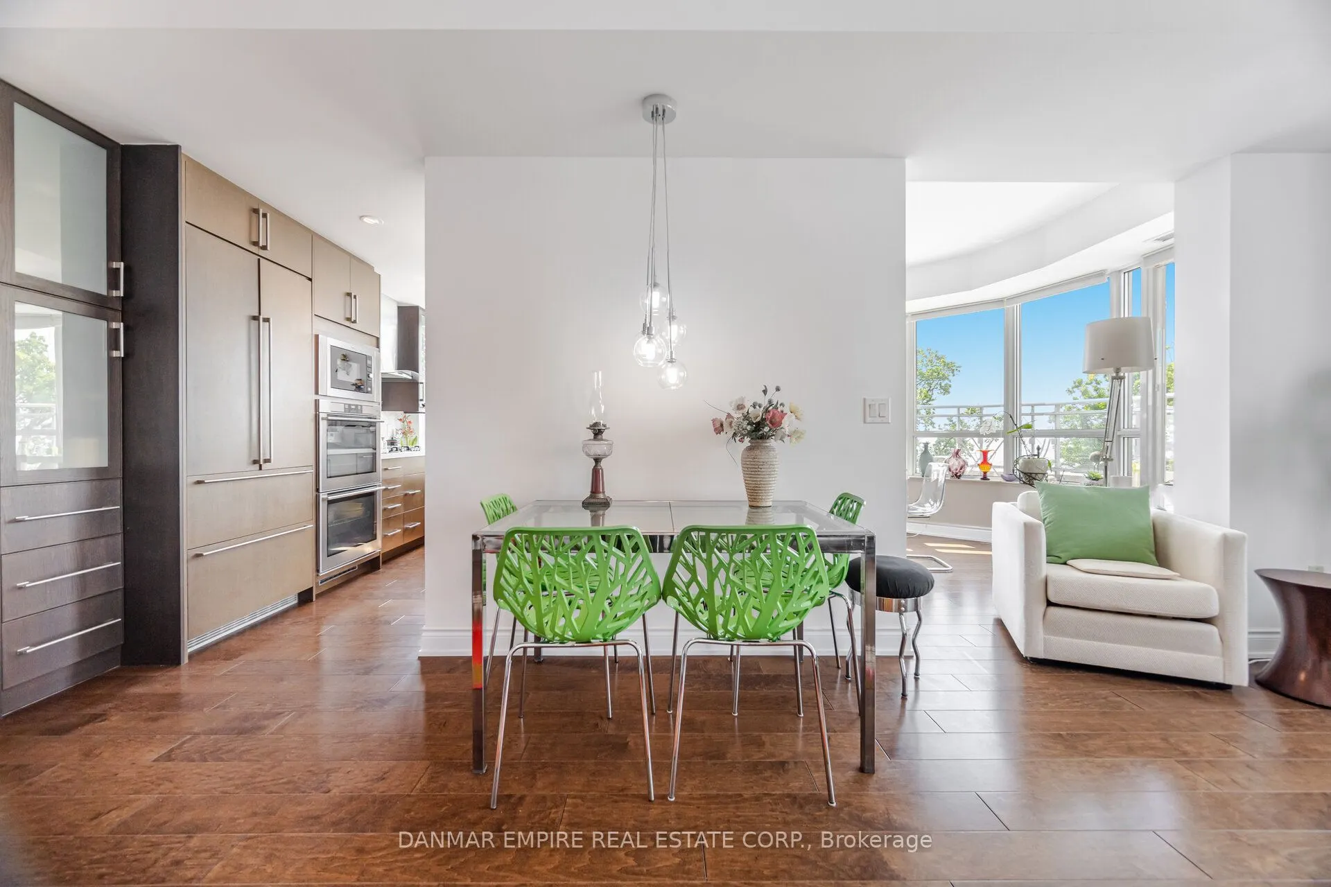 3500 Lakeshore Road, #604