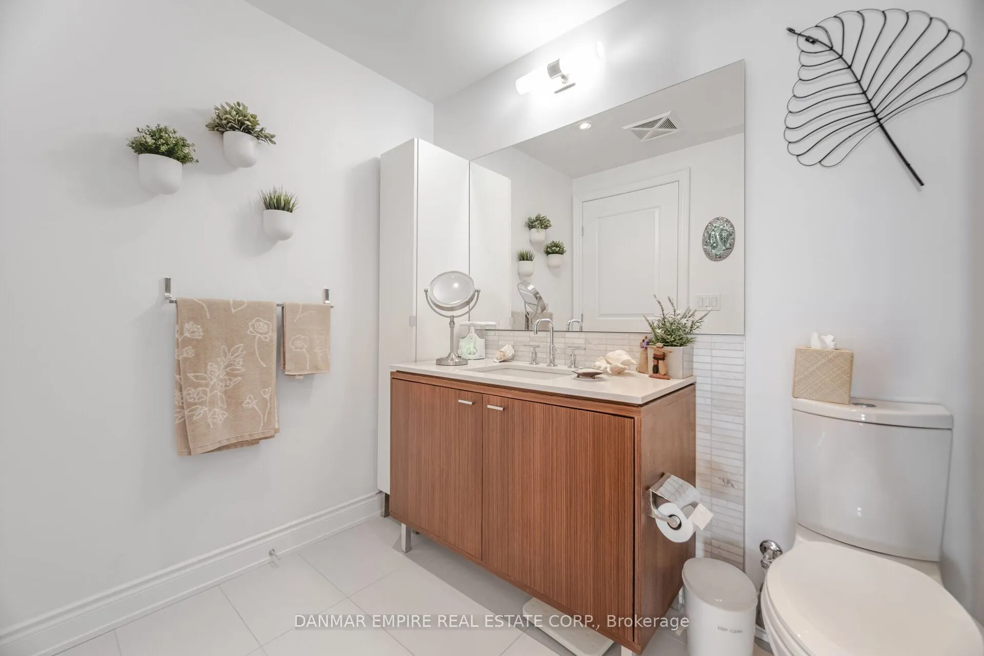 3500 Lakeshore Road, #604
