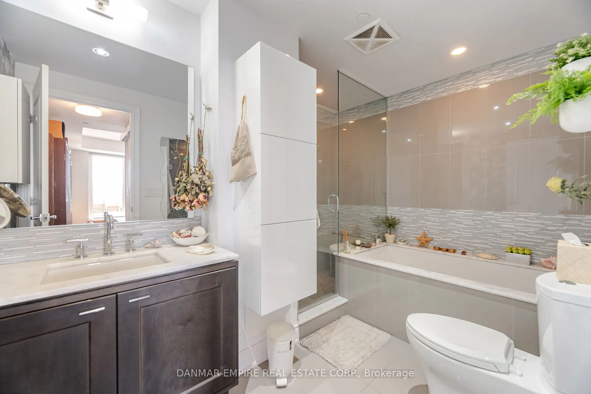 3500 Lakeshore Road, #604