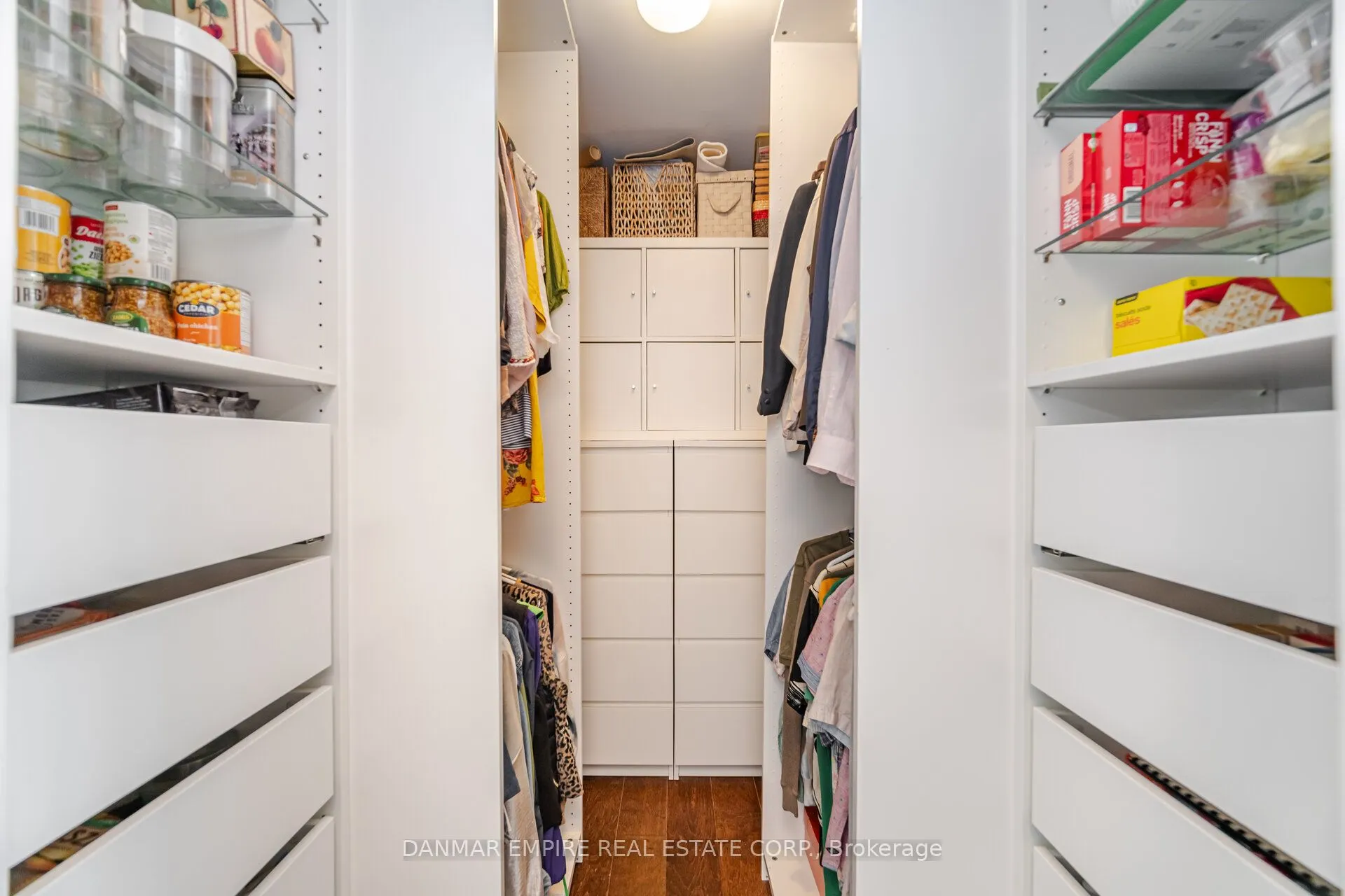 3500 Lakeshore Road, #604