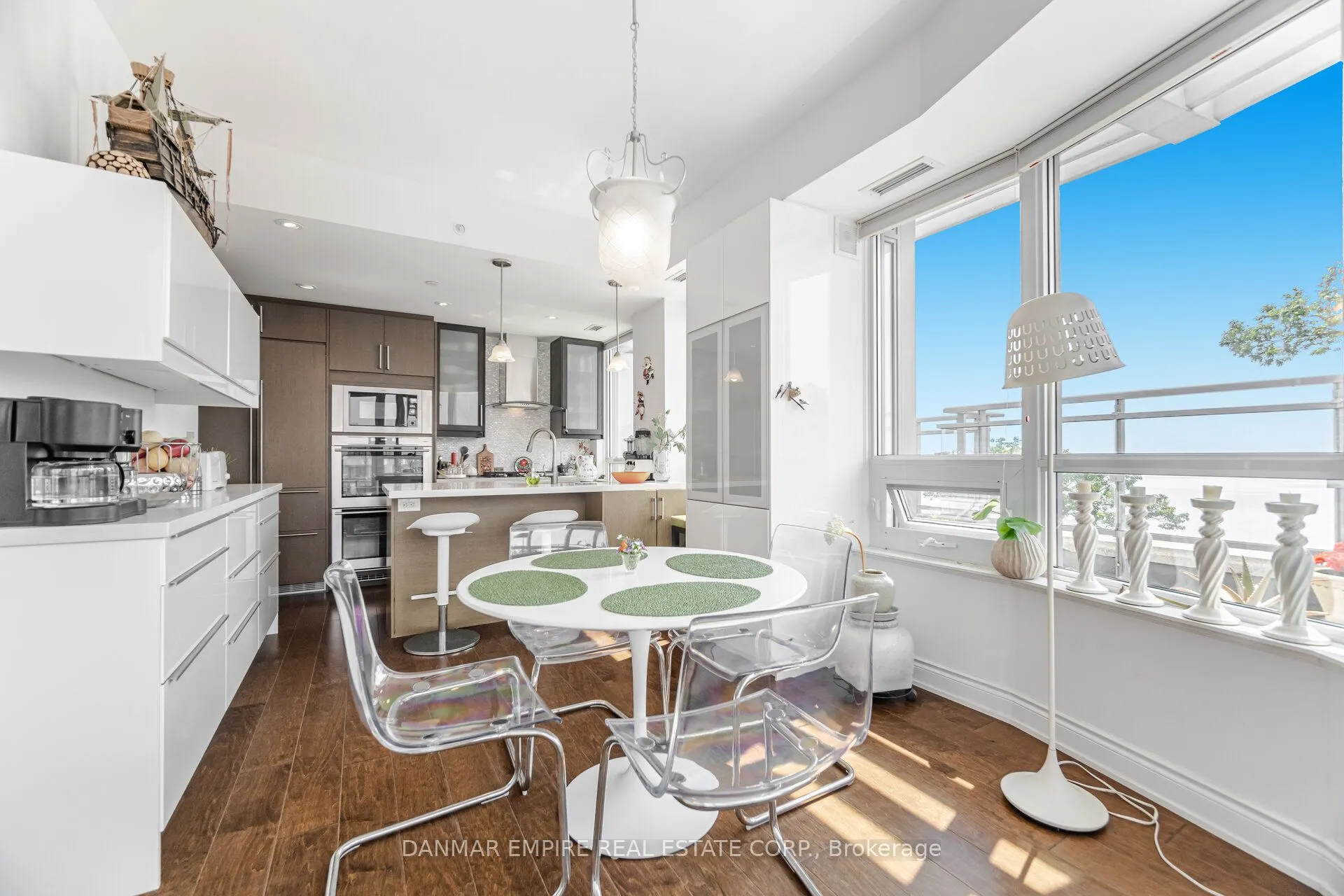 3500 Lakeshore Road, #604