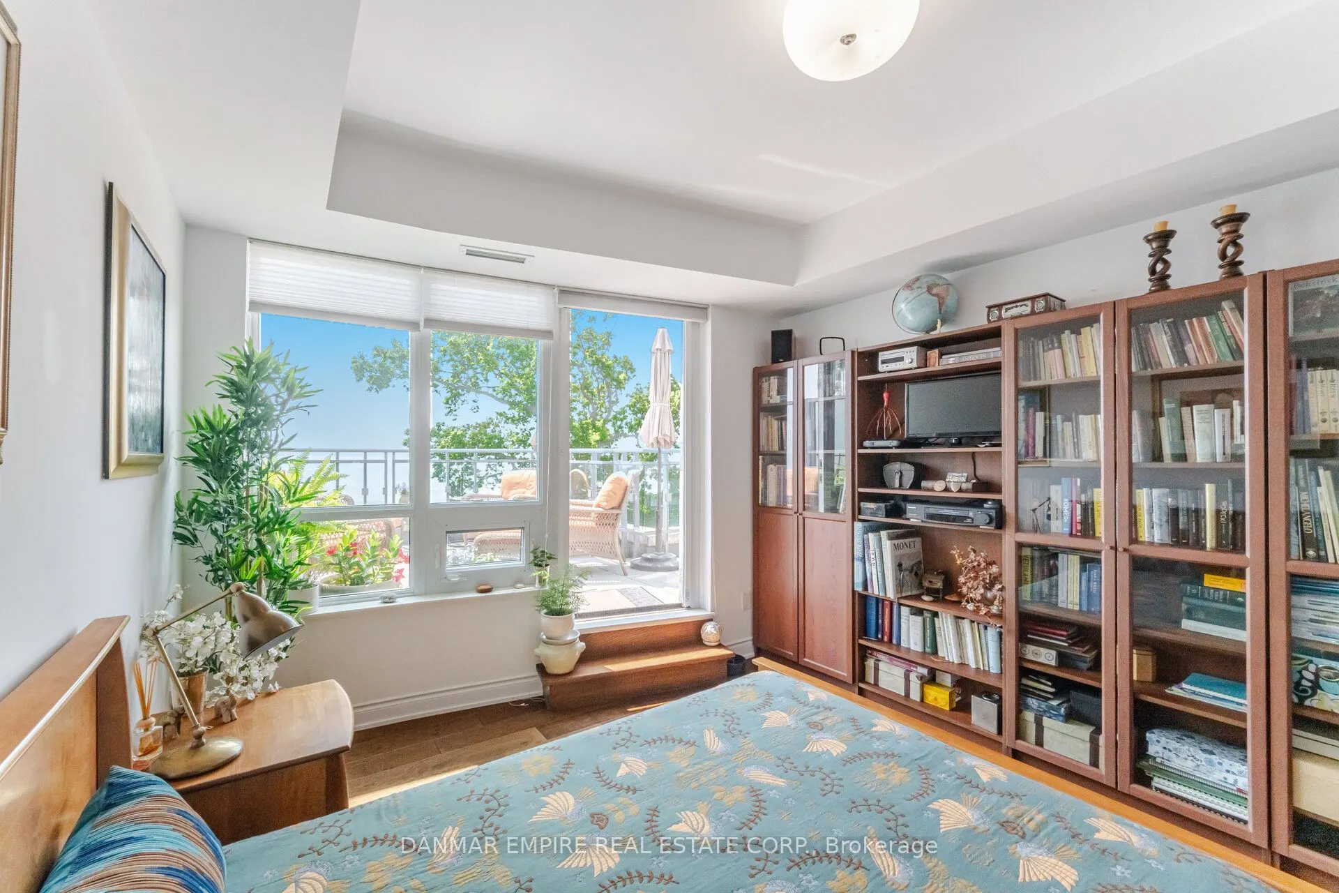 3500 Lakeshore Road, #604