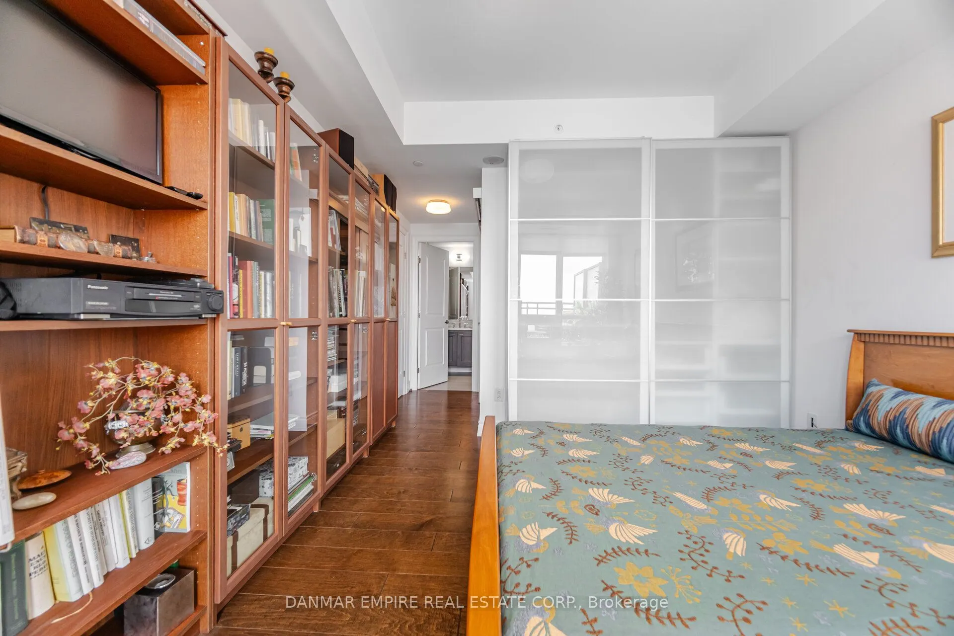 3500 Lakeshore Road, #604