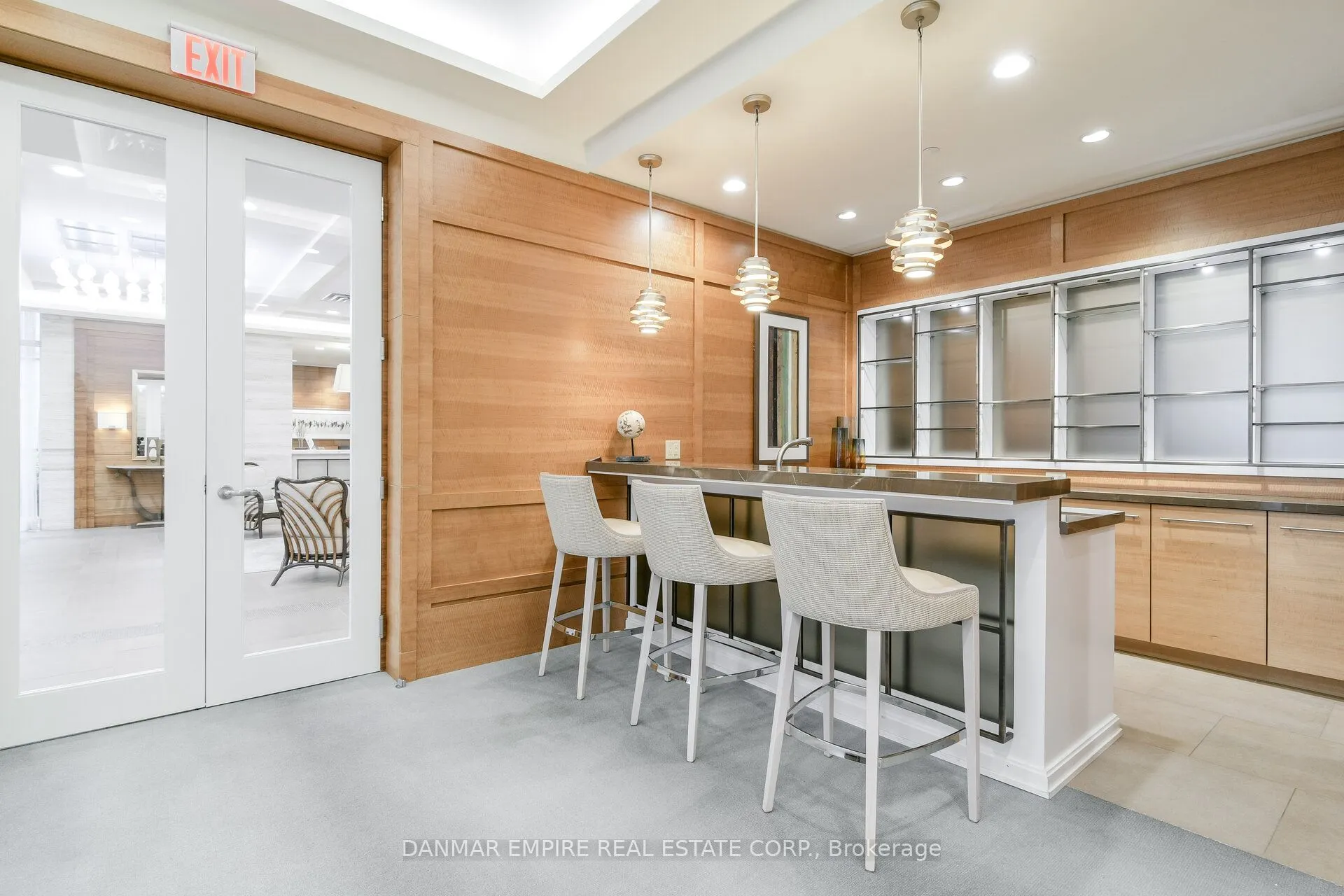 3500 Lakeshore Road, #604