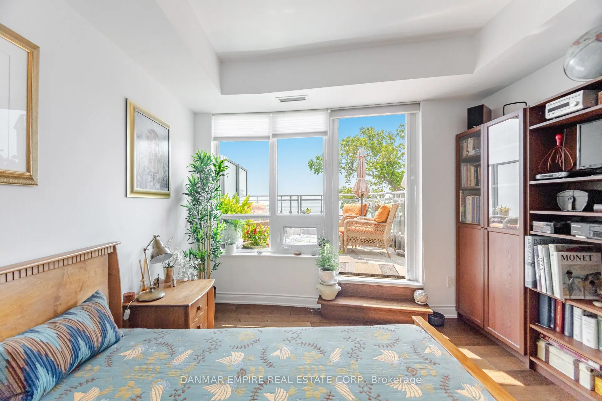 3500 Lakeshore Road, #604