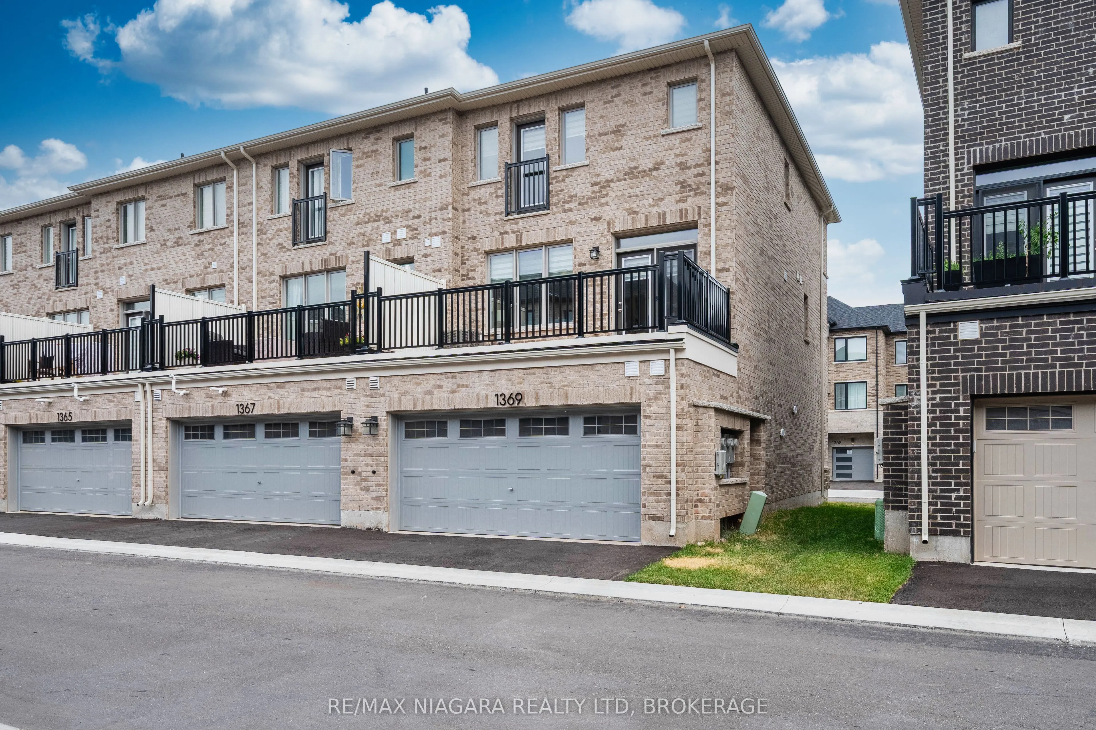 1369 Kobzar Drive