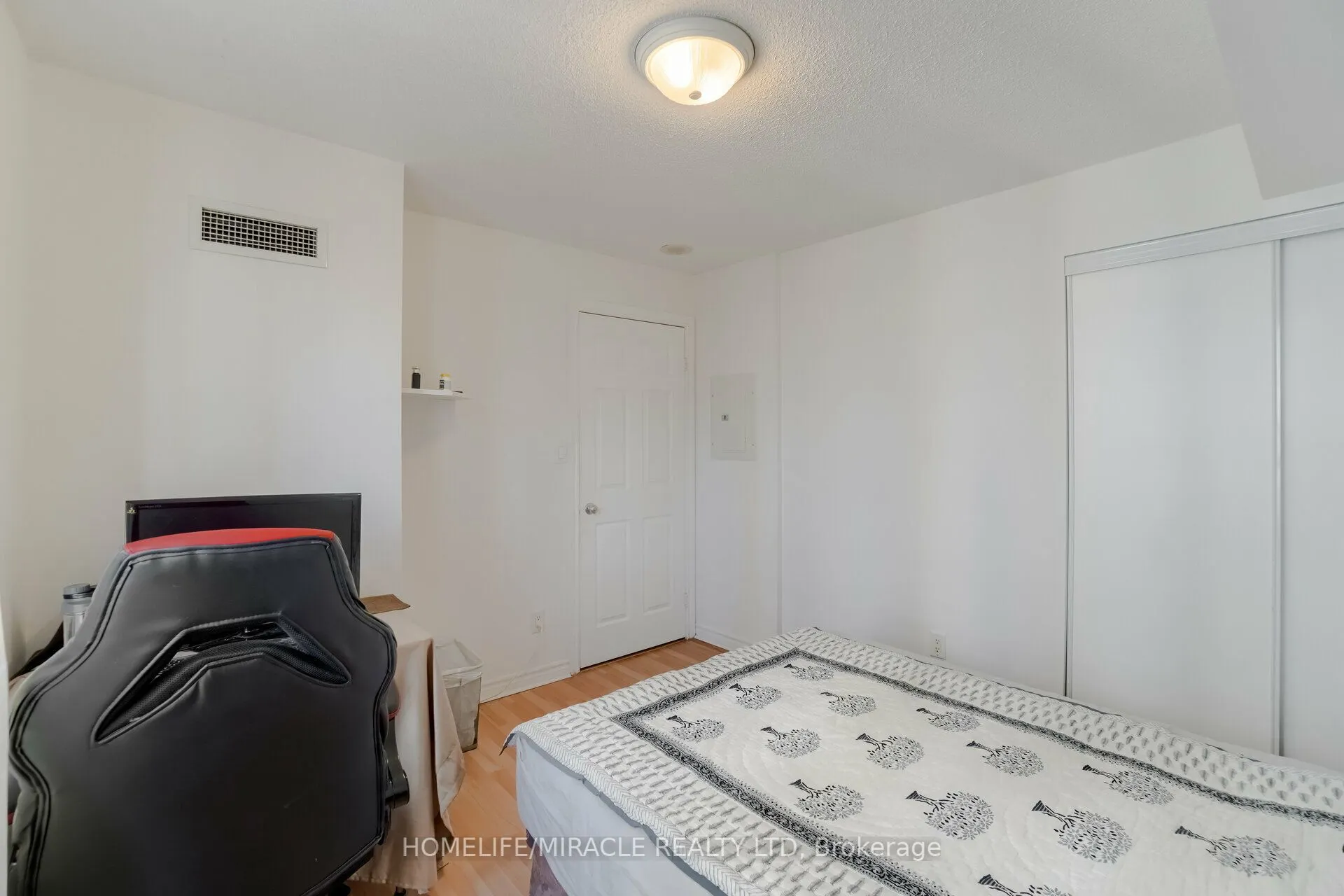 3880 Duke Of York Boulevard, #807