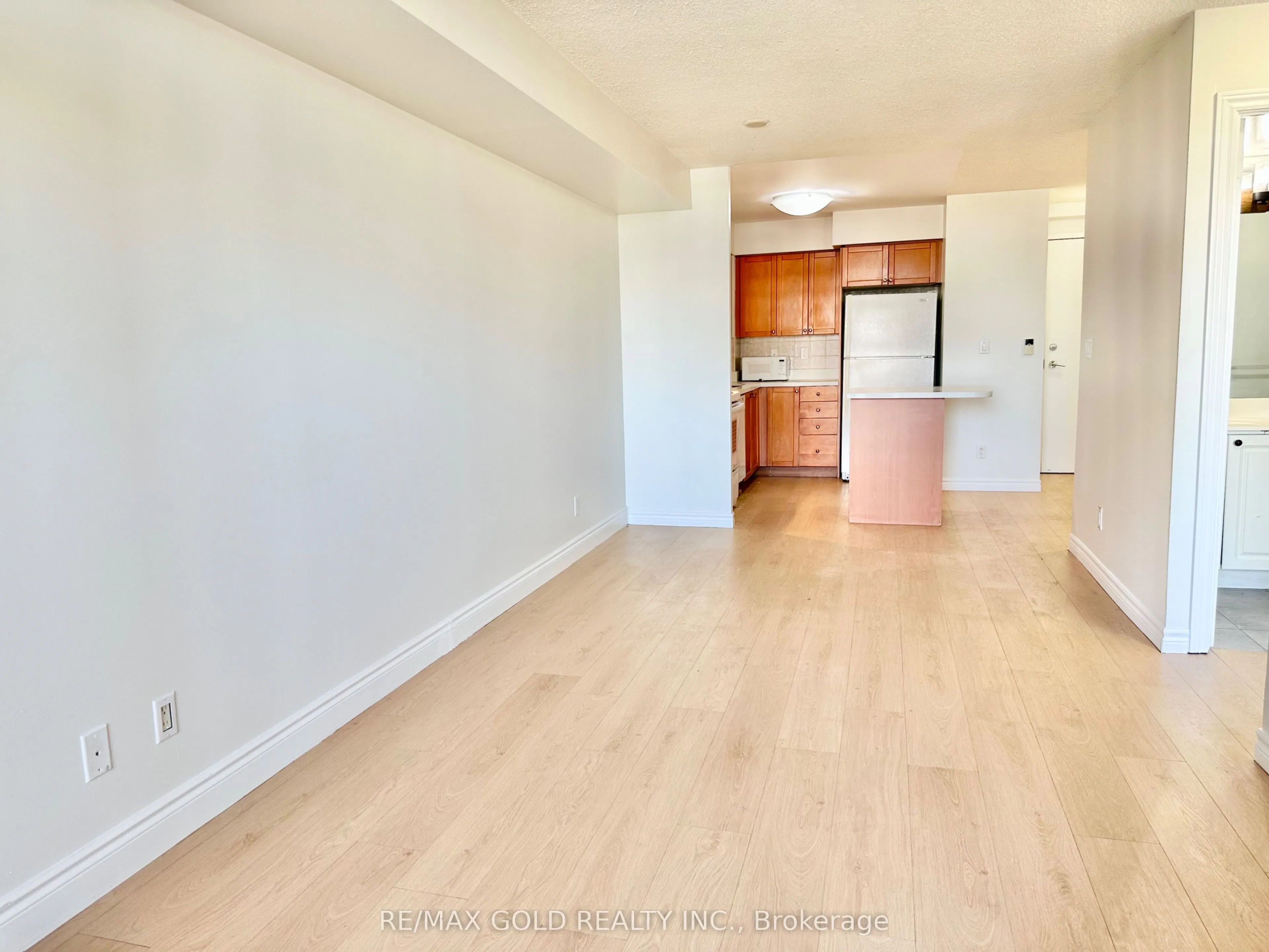 3888 Duke Of York Boulevard, #1023