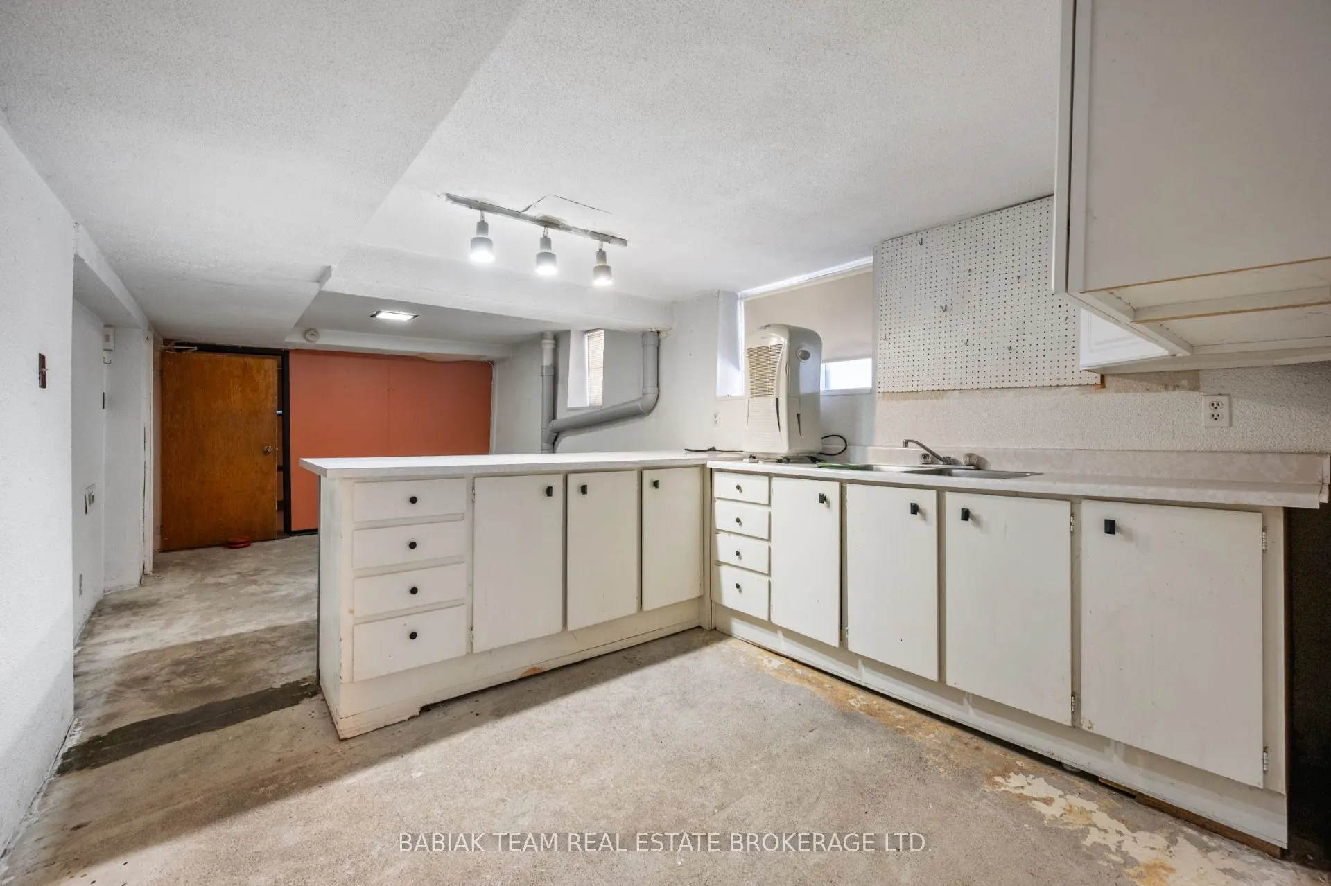 310 Sunnyside Avenue