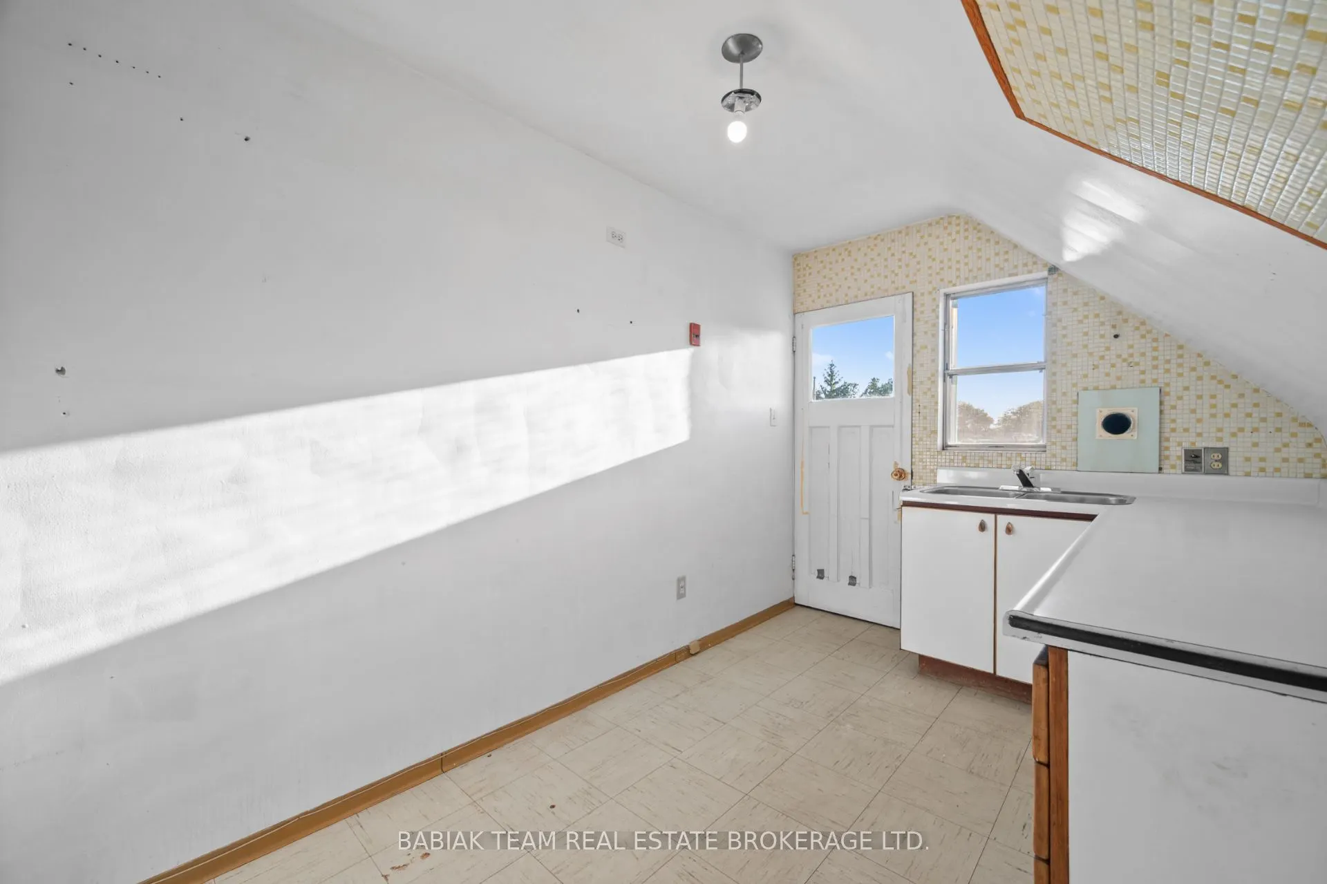310 Sunnyside Avenue