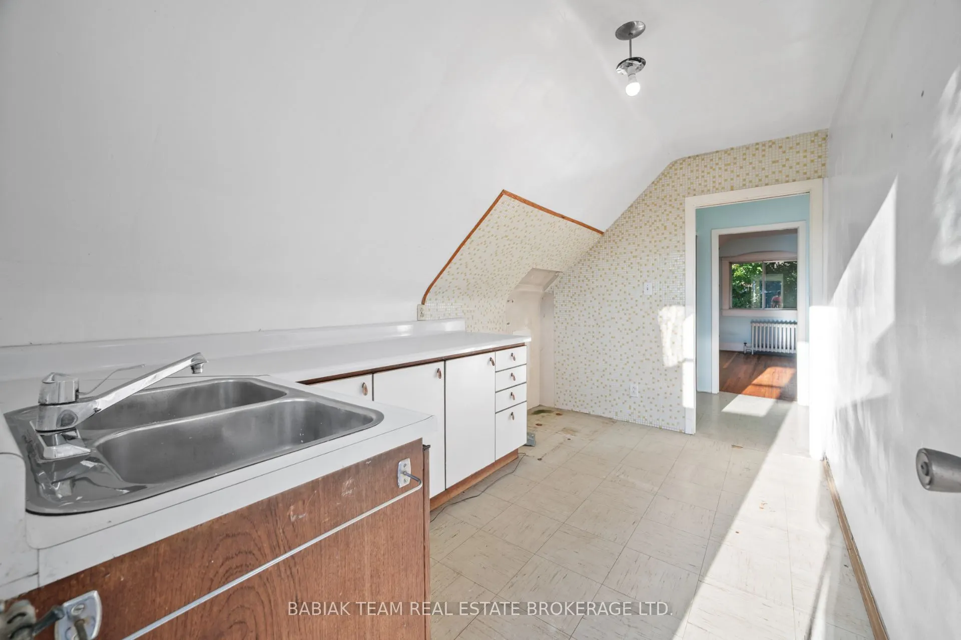 310 Sunnyside Avenue