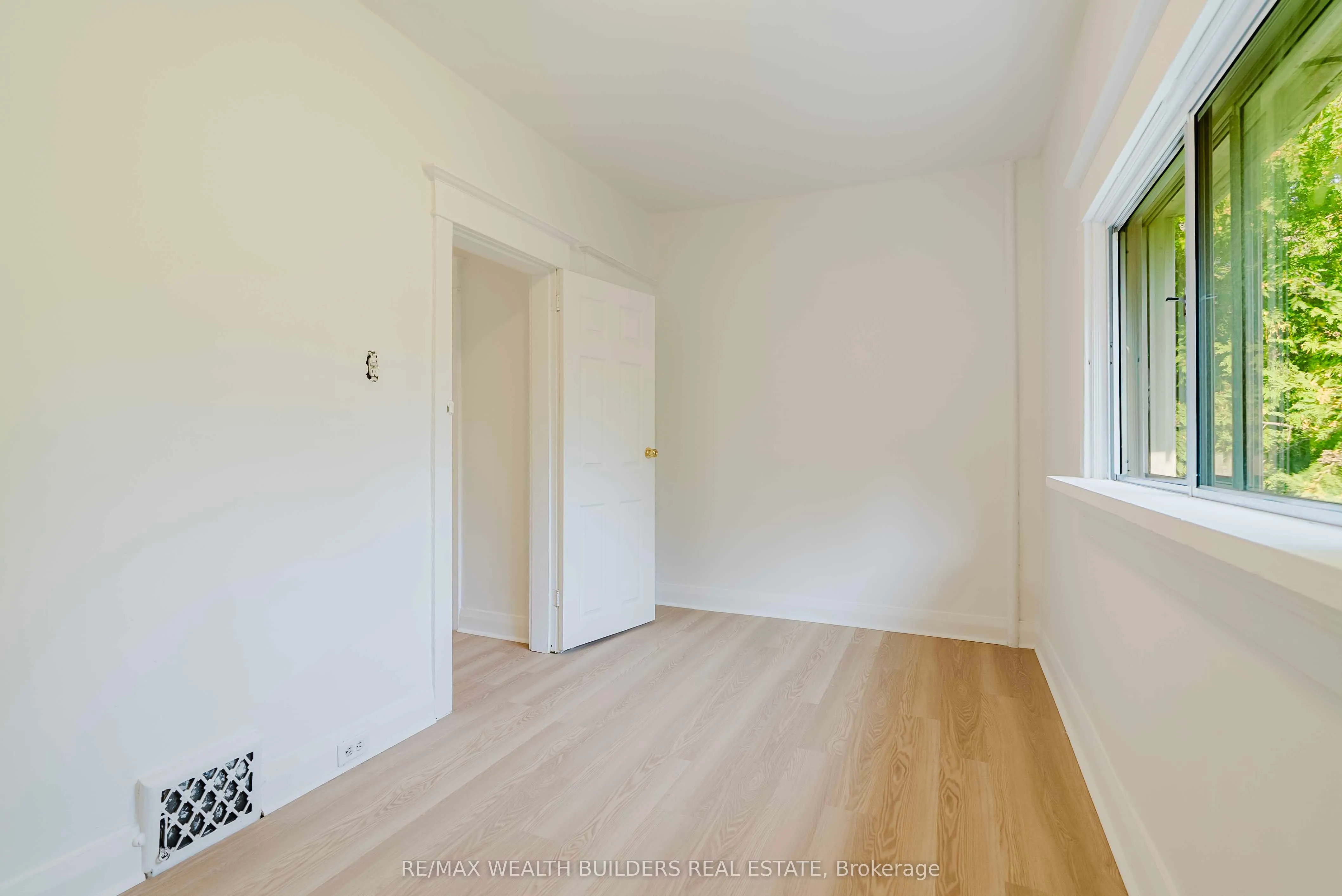 4 GREENLAW Avenue