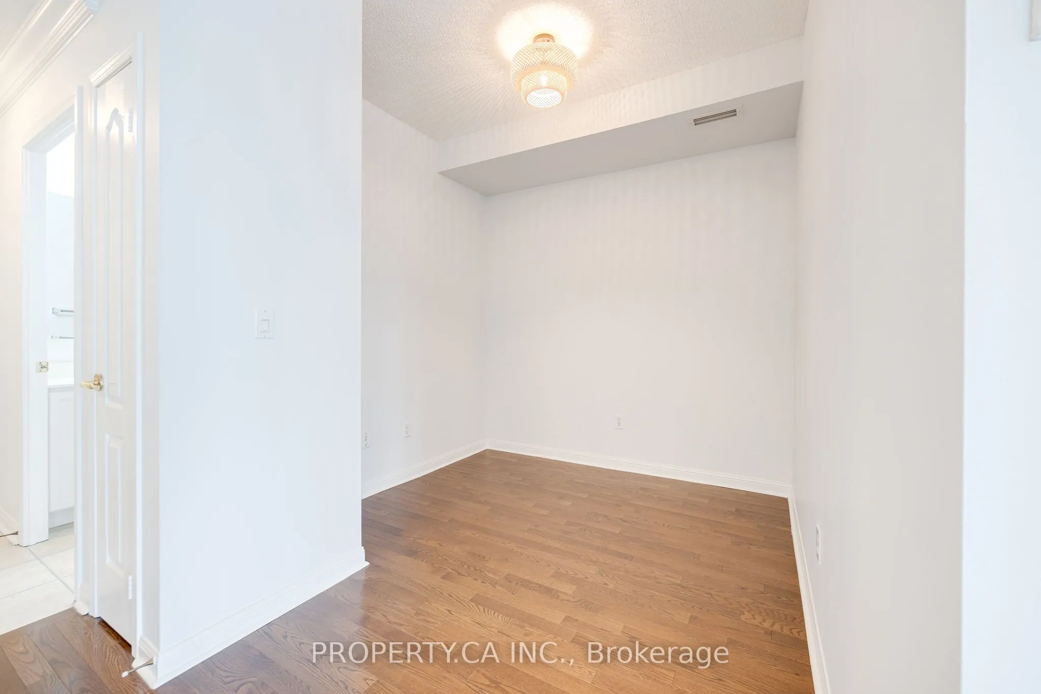 1140 Parkwest Place, #1208