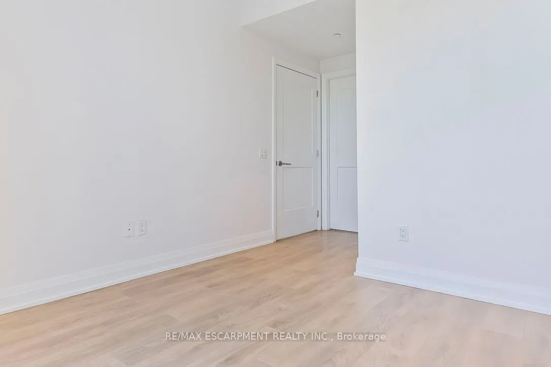 21 Park Street E, #1012