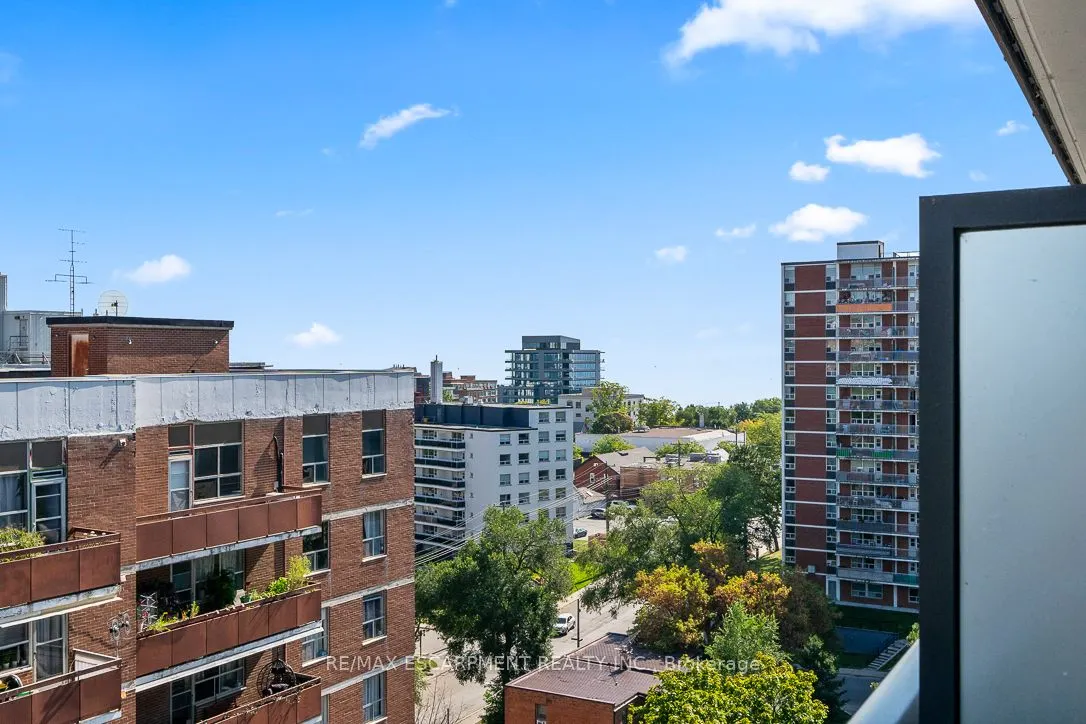 21 Park Street E, #1012