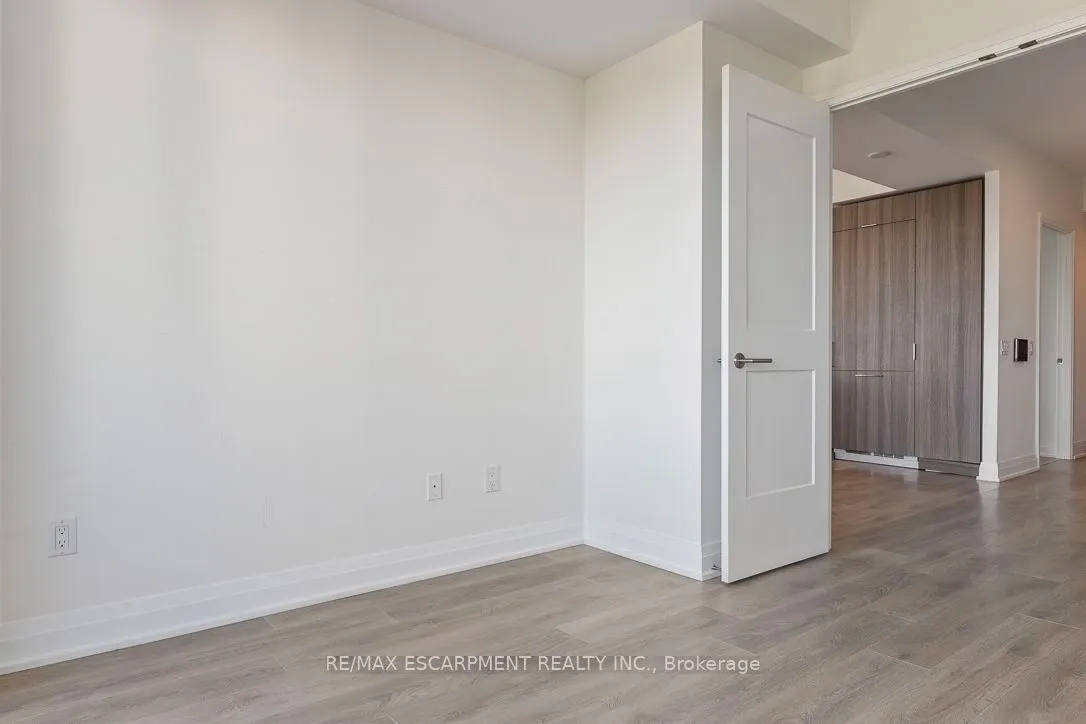 21 Park Street E, #1012