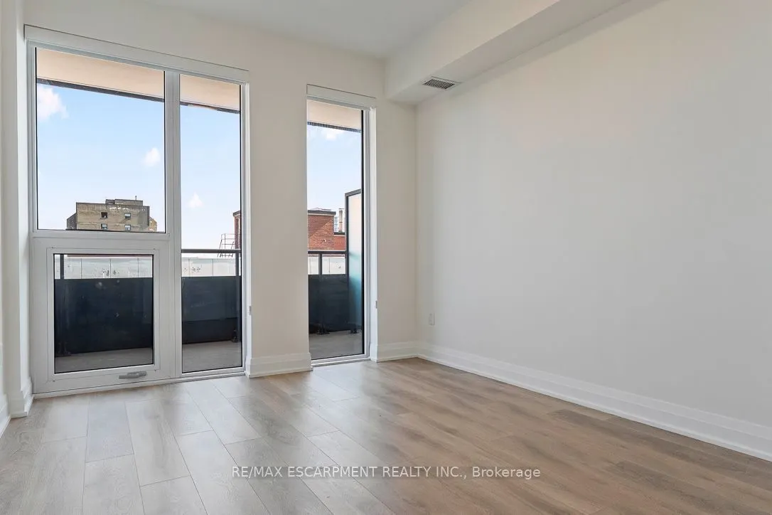 21 Park Street E, #1012