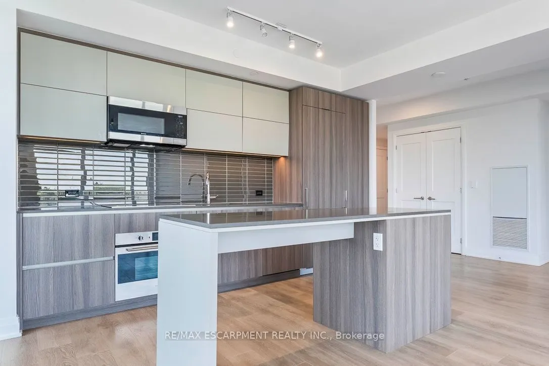 21 Park Street E, #1012