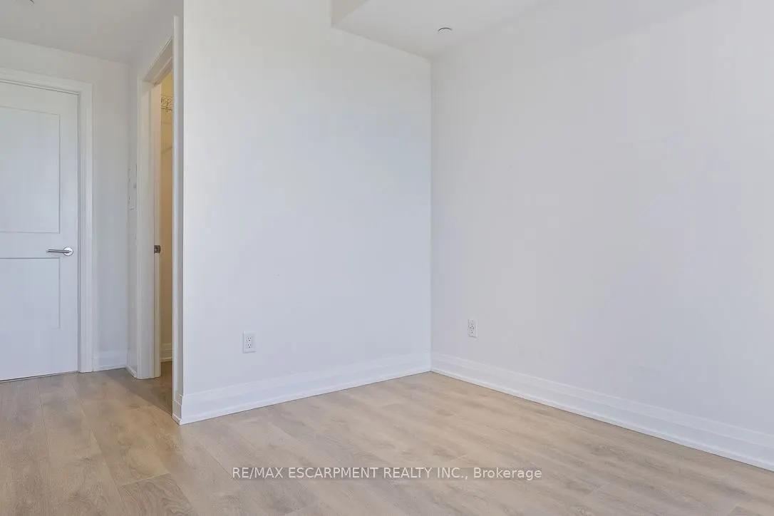21 Park Street E, #1012