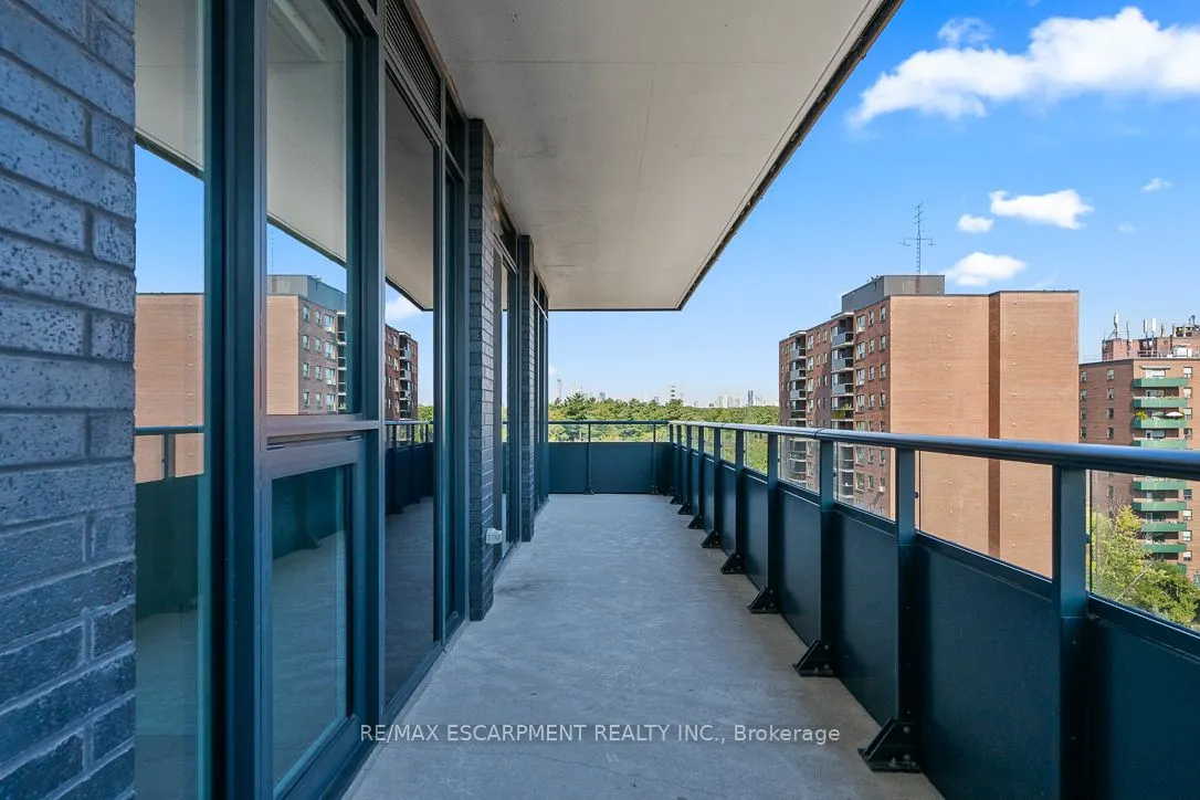 21 Park Street E, #1012