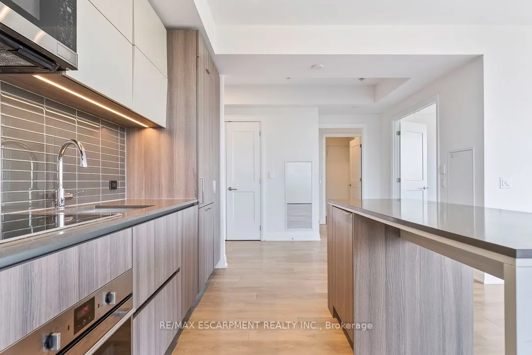 21 Park Street E, #1012