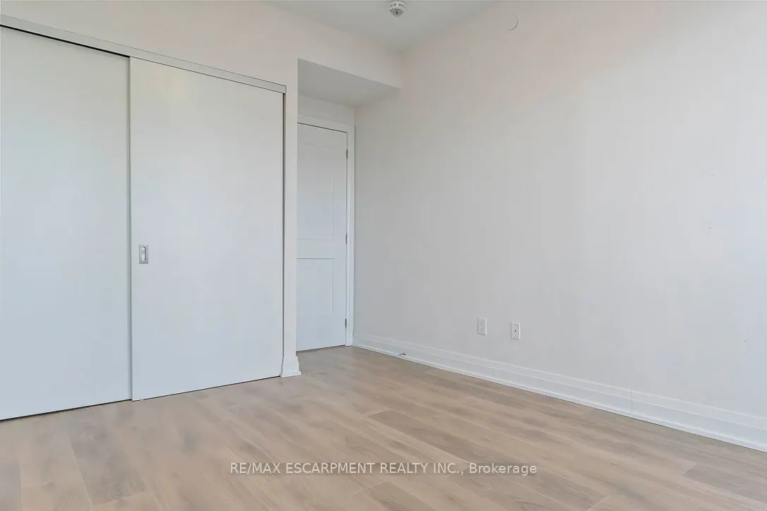 21 Park Street E, #1012
