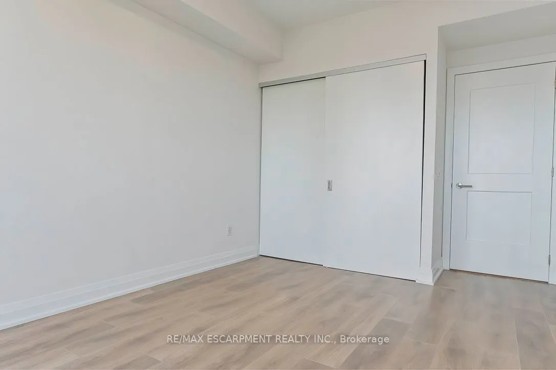 21 Park Street E, #1012