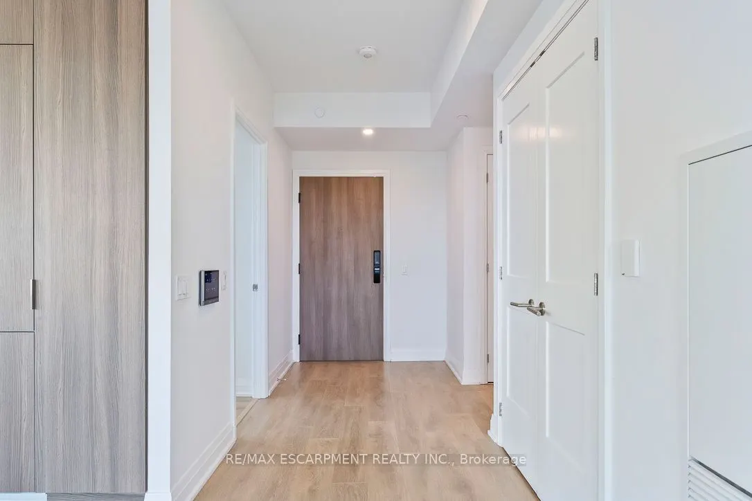 21 Park Street E, #1012