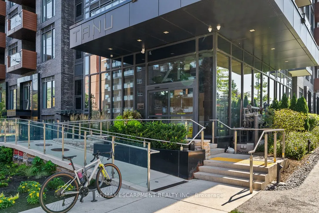 21 Park Street E, #1012