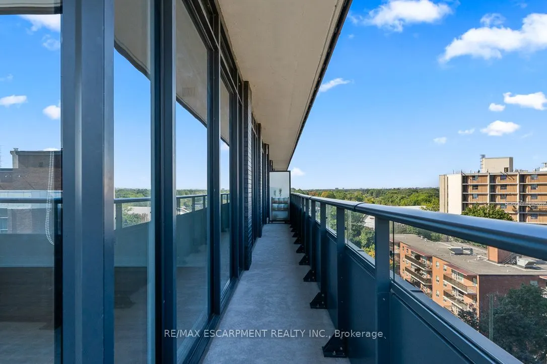 21 Park Street E, #1012