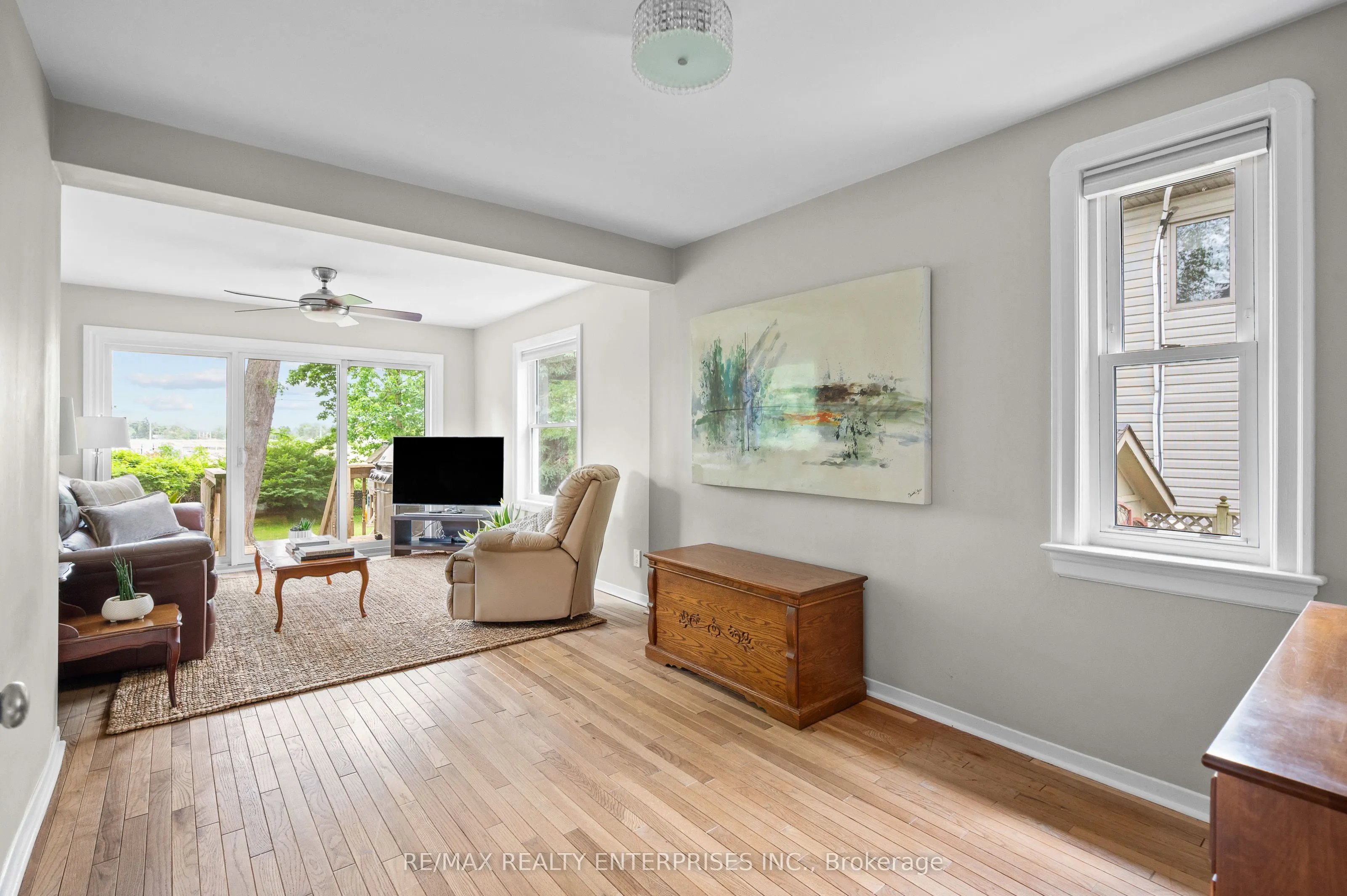 43 Pine Avenue S