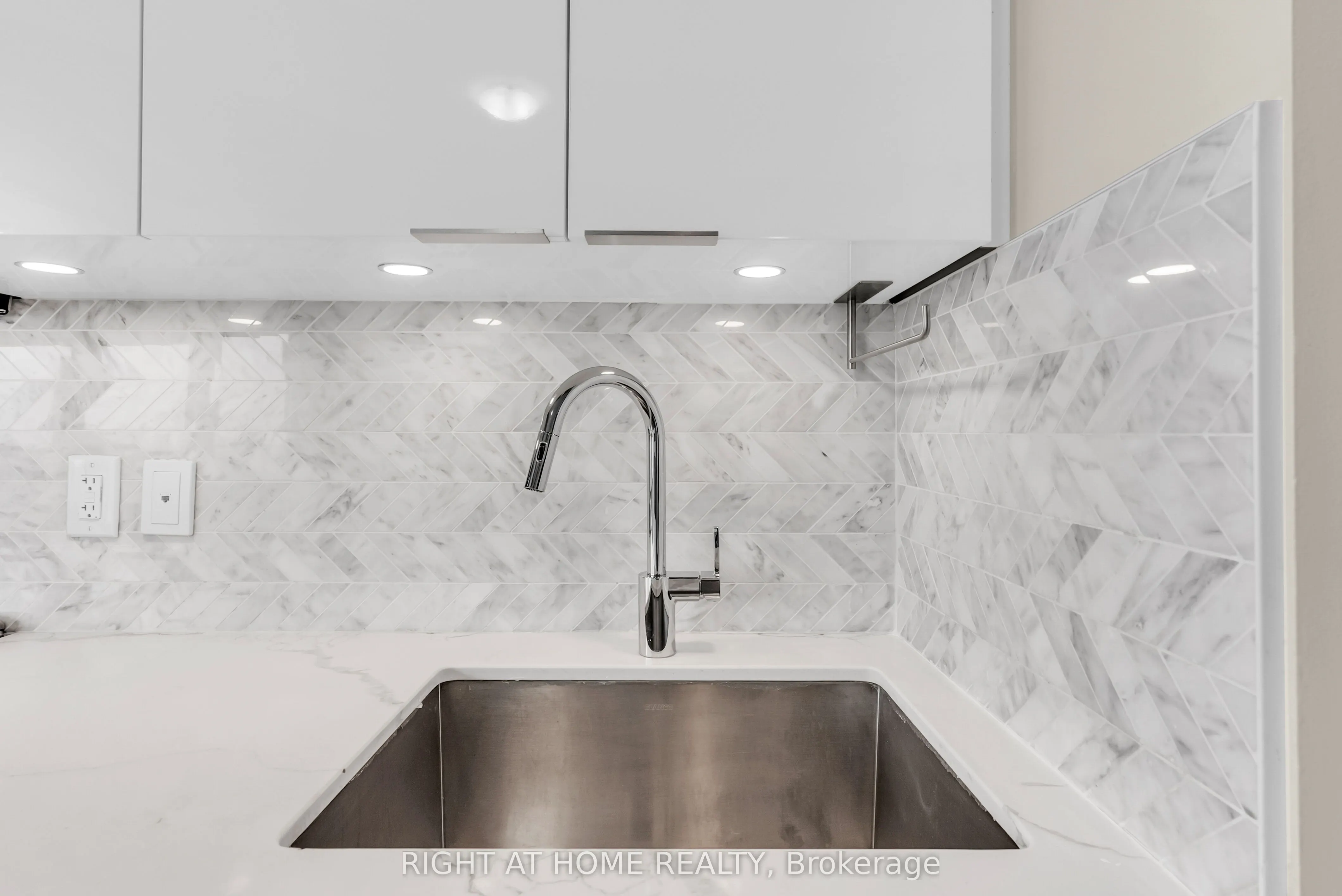30 Shore Breeze Drive, #4810