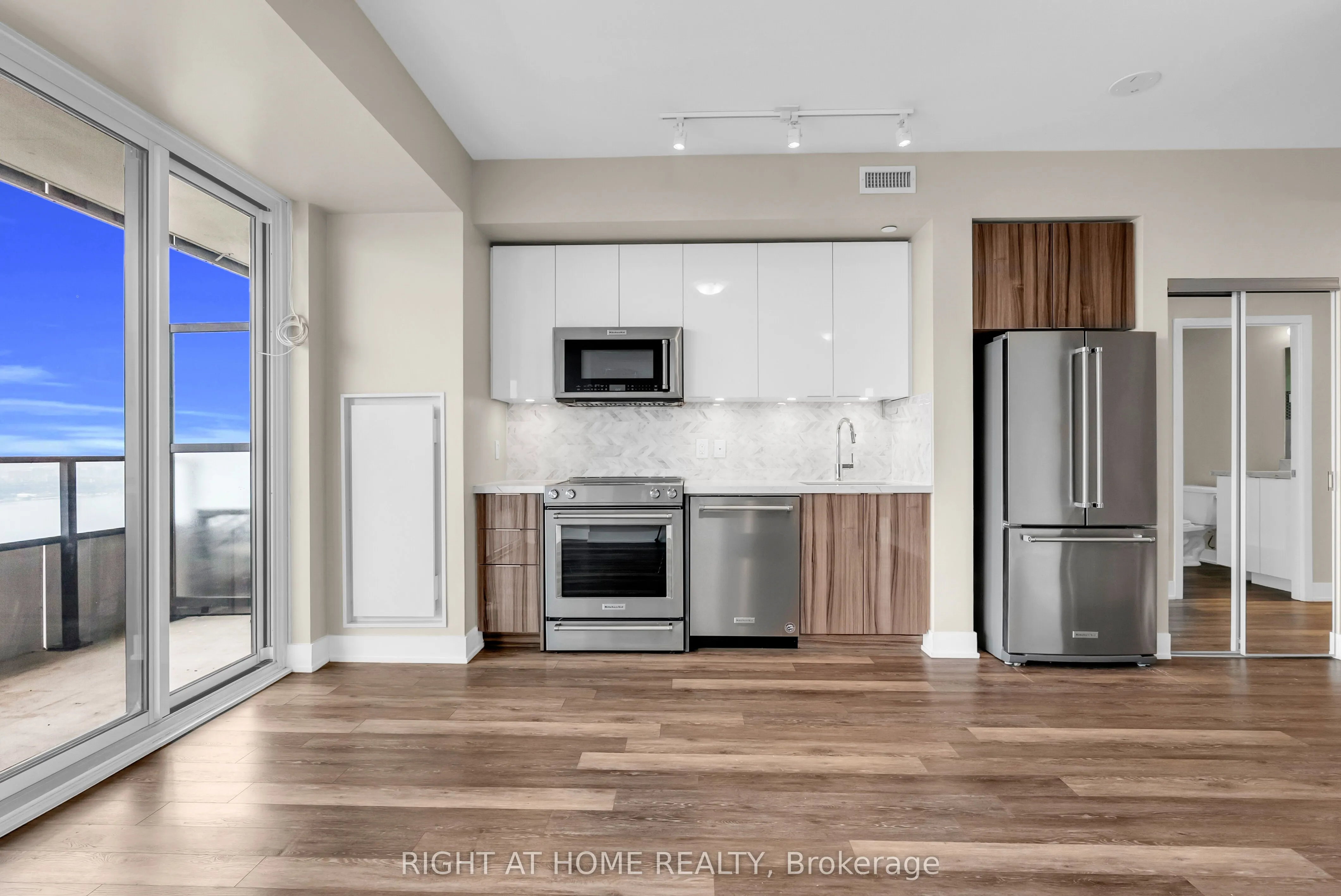 30 Shore Breeze Drive, #4810