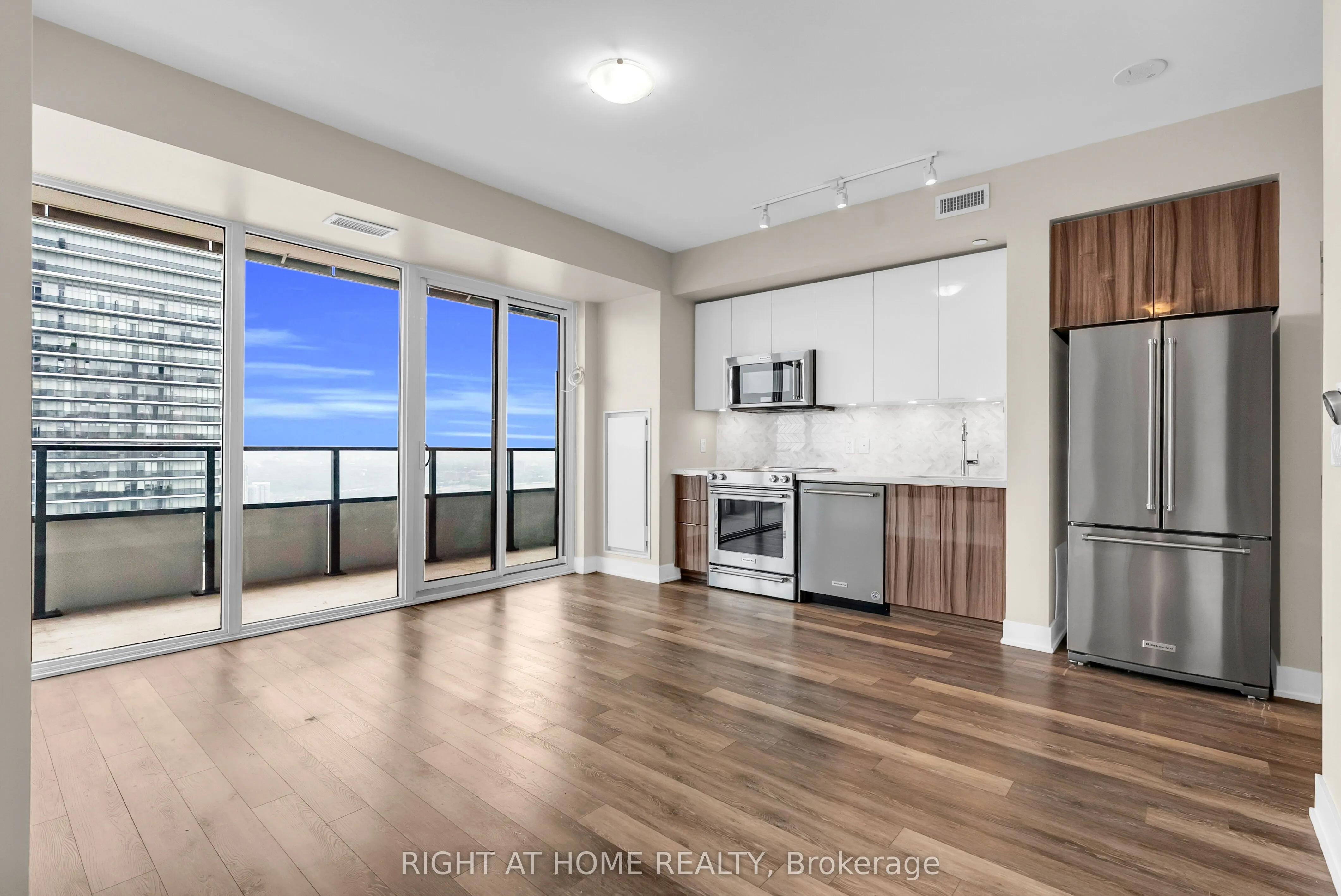 30 Shore Breeze Drive, #4810