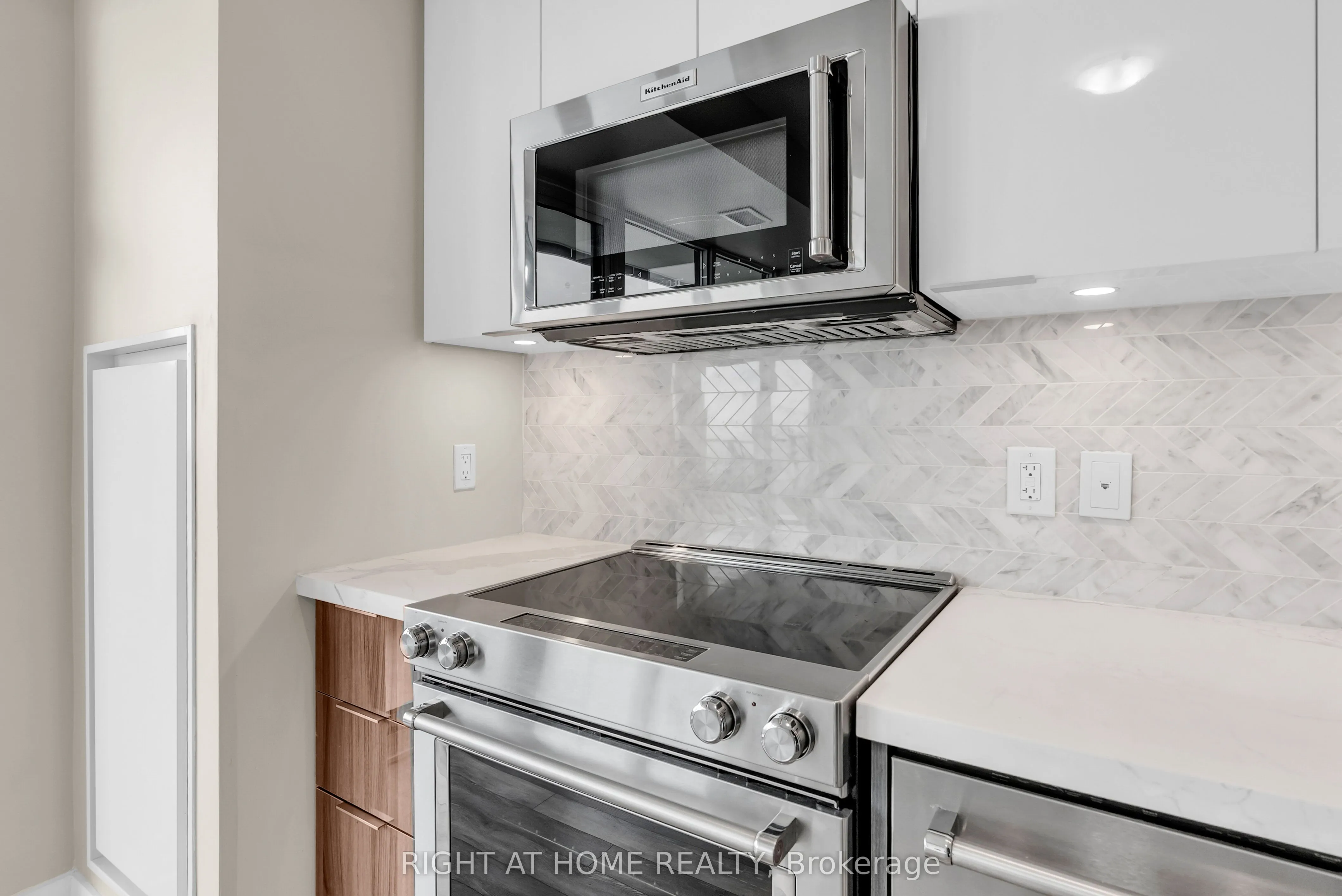 30 Shore Breeze Drive, #4810