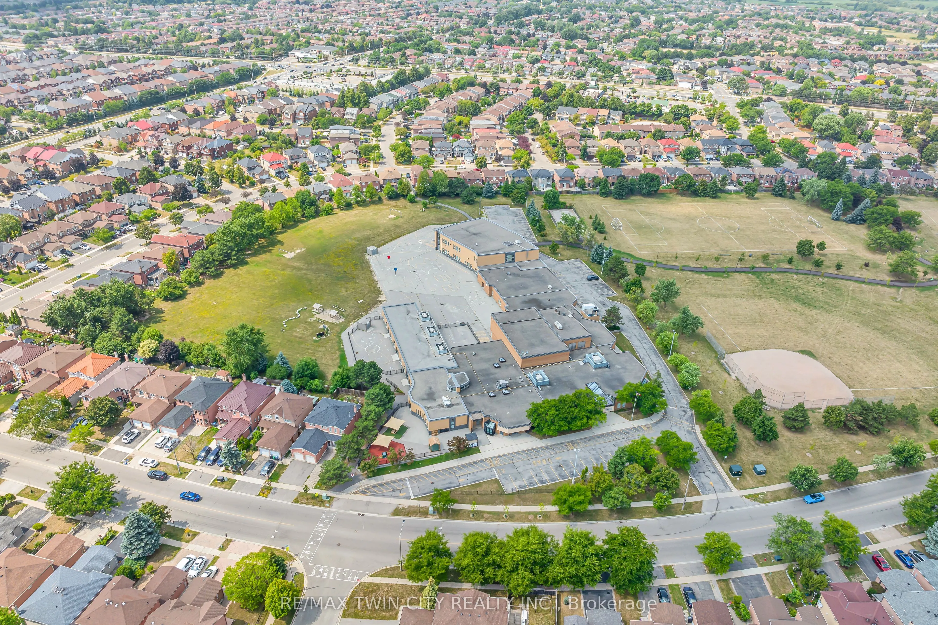562 Orange Walk Crescent