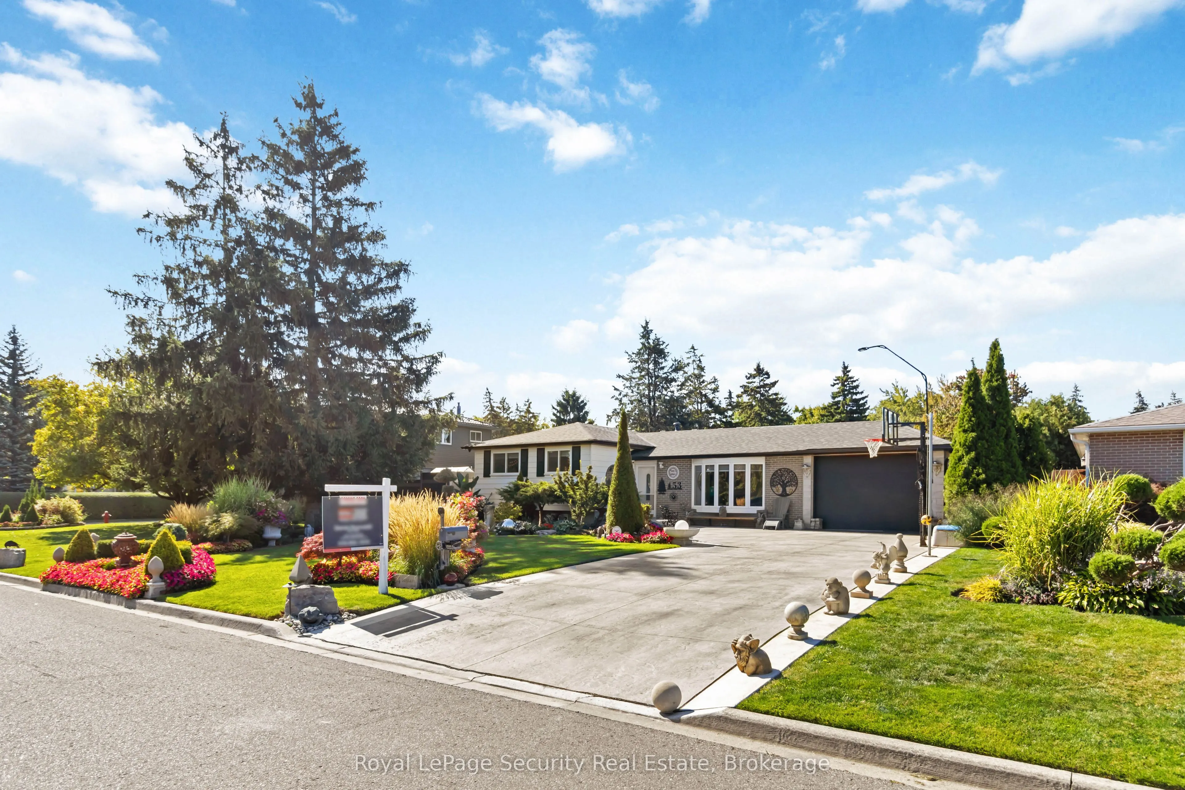 53 Dunblaine Crescent W