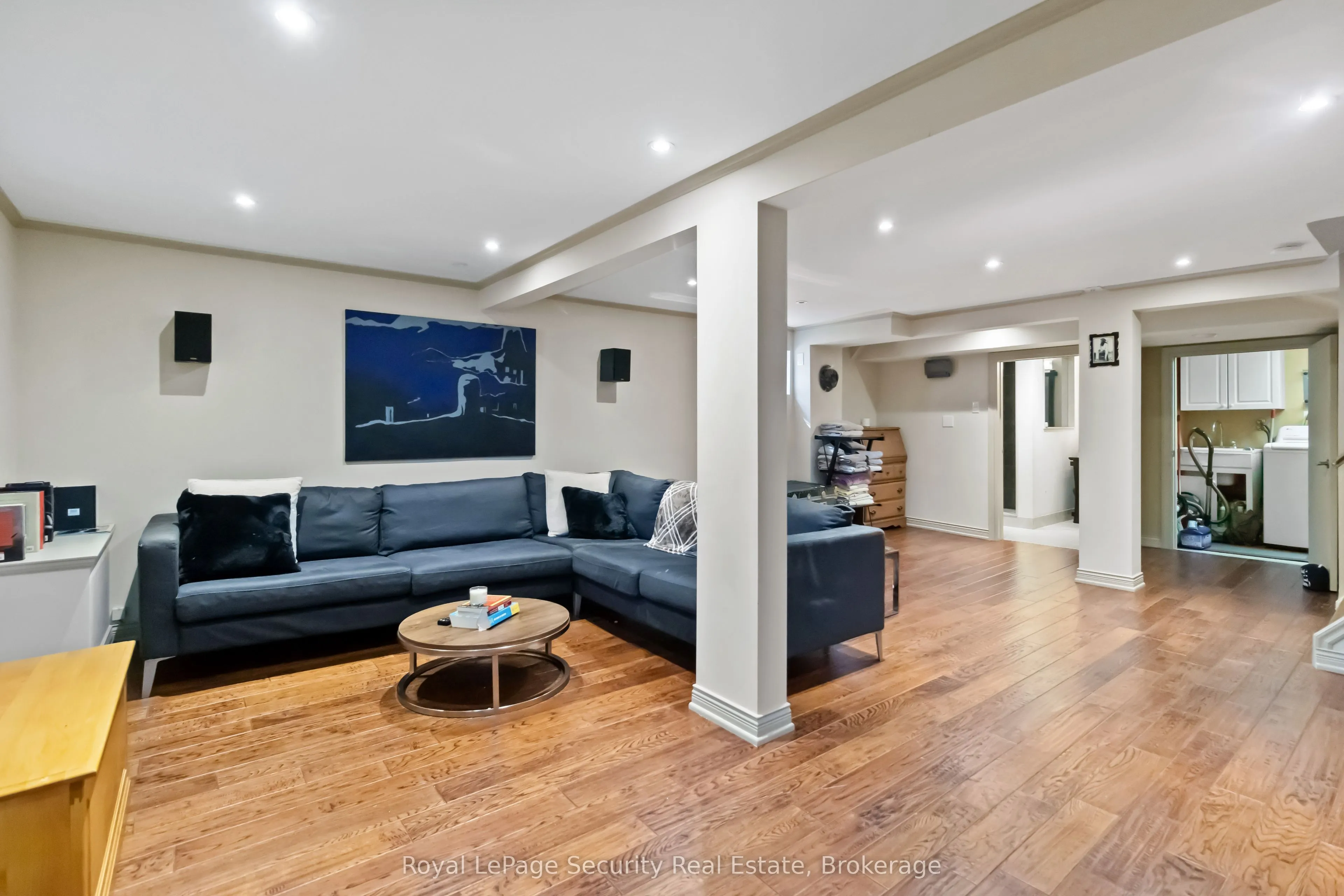 53 Dunblaine Crescent W