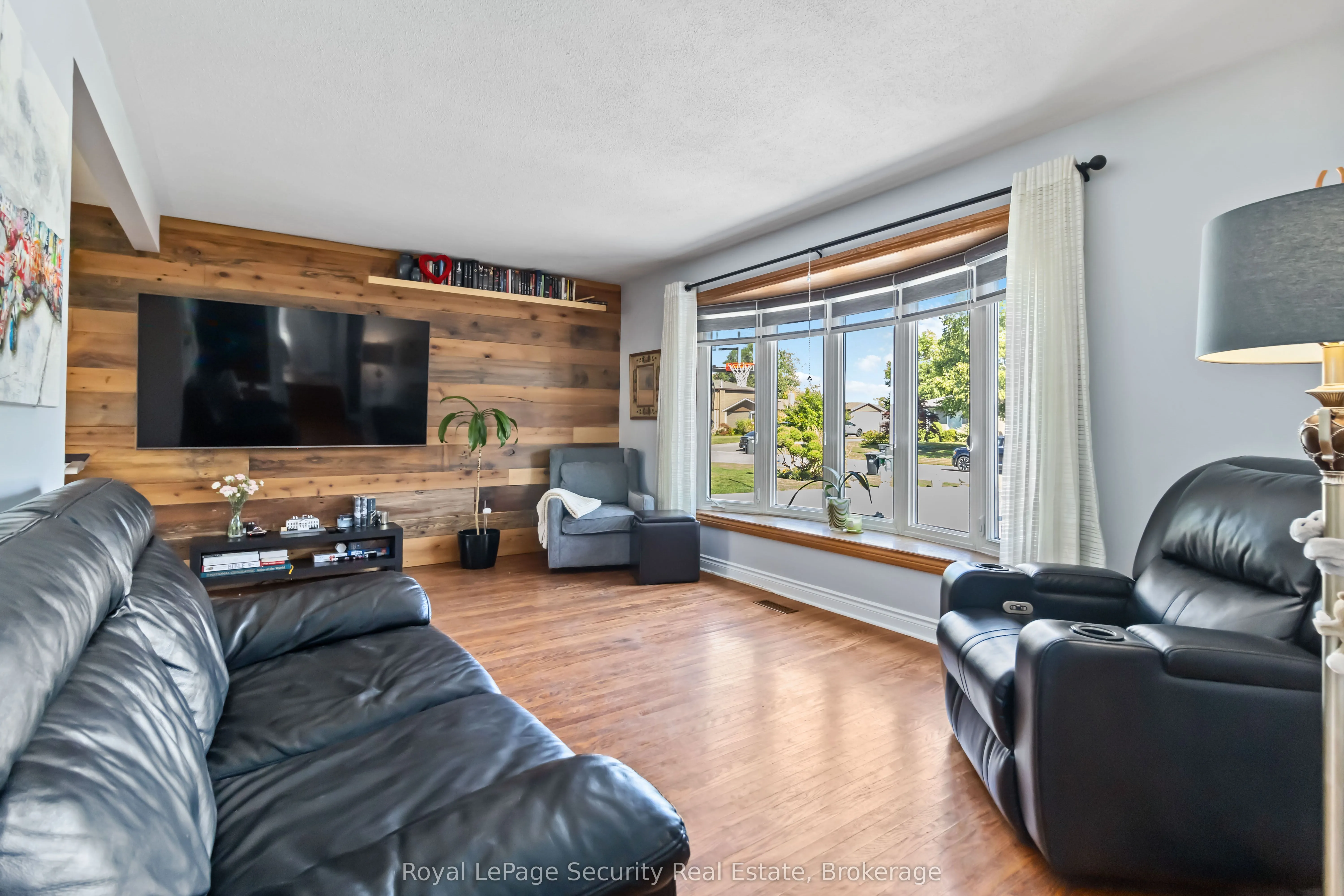 53 Dunblaine Crescent W
