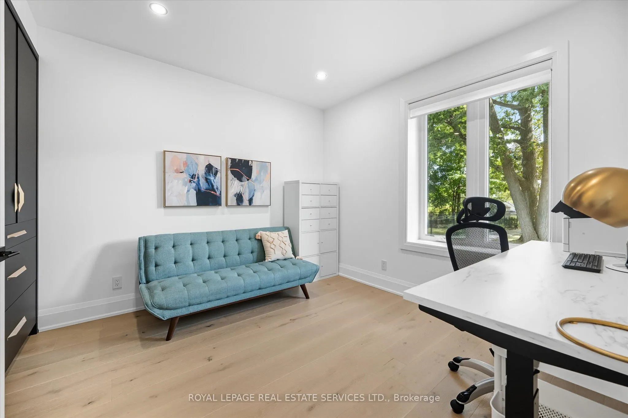 396 River Side Drive