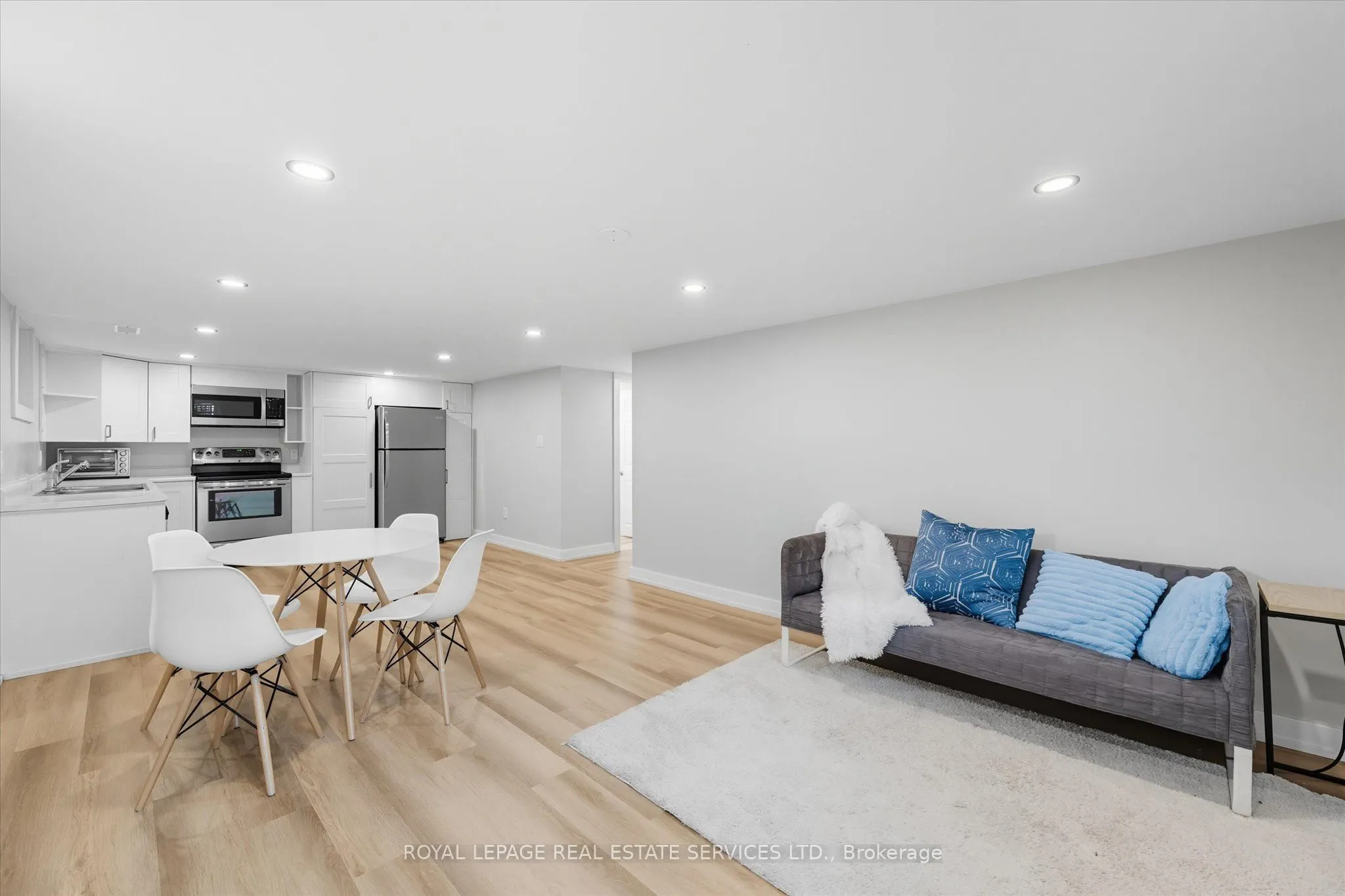 396 River Side Drive