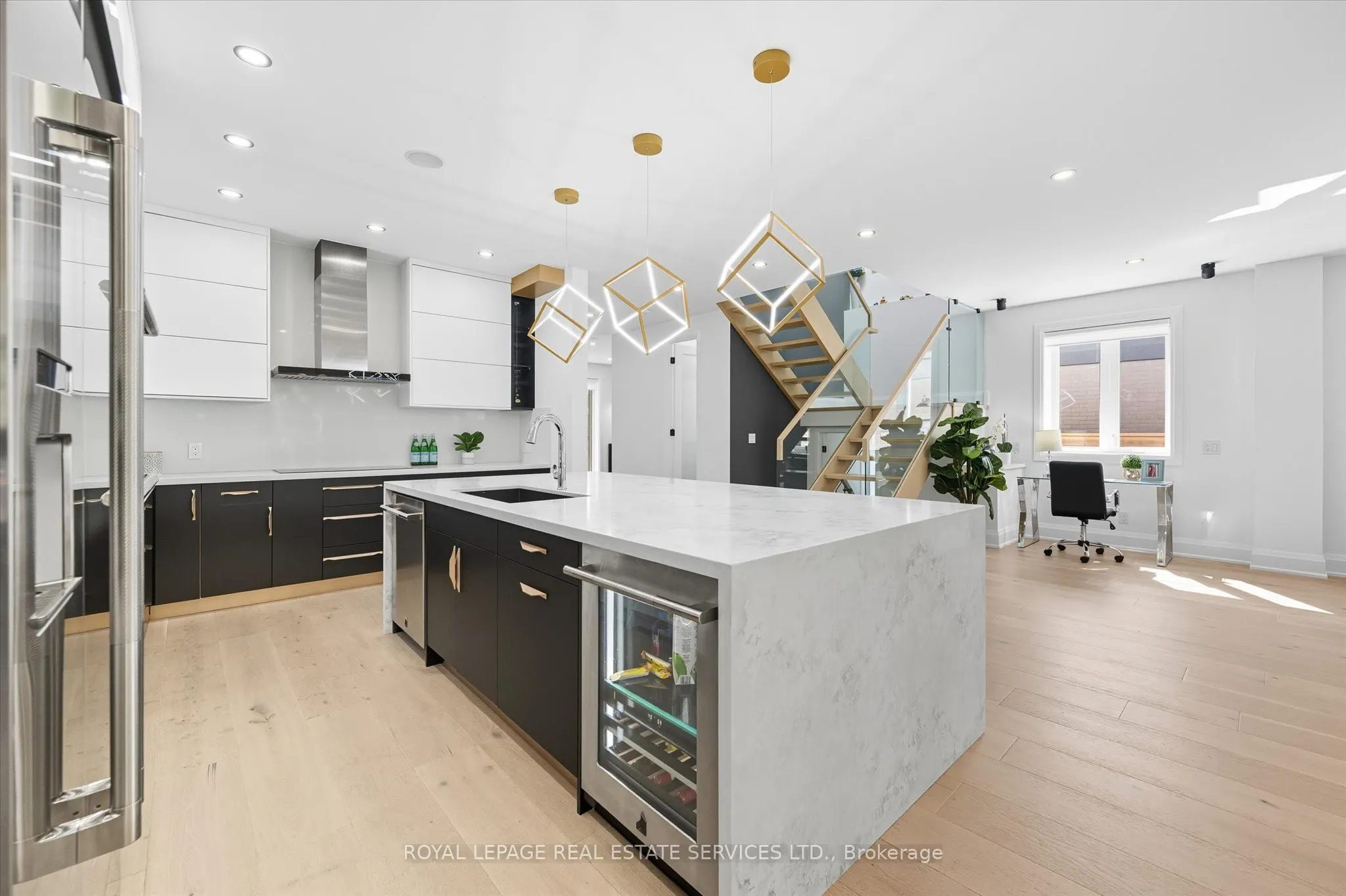 396 River Side Drive