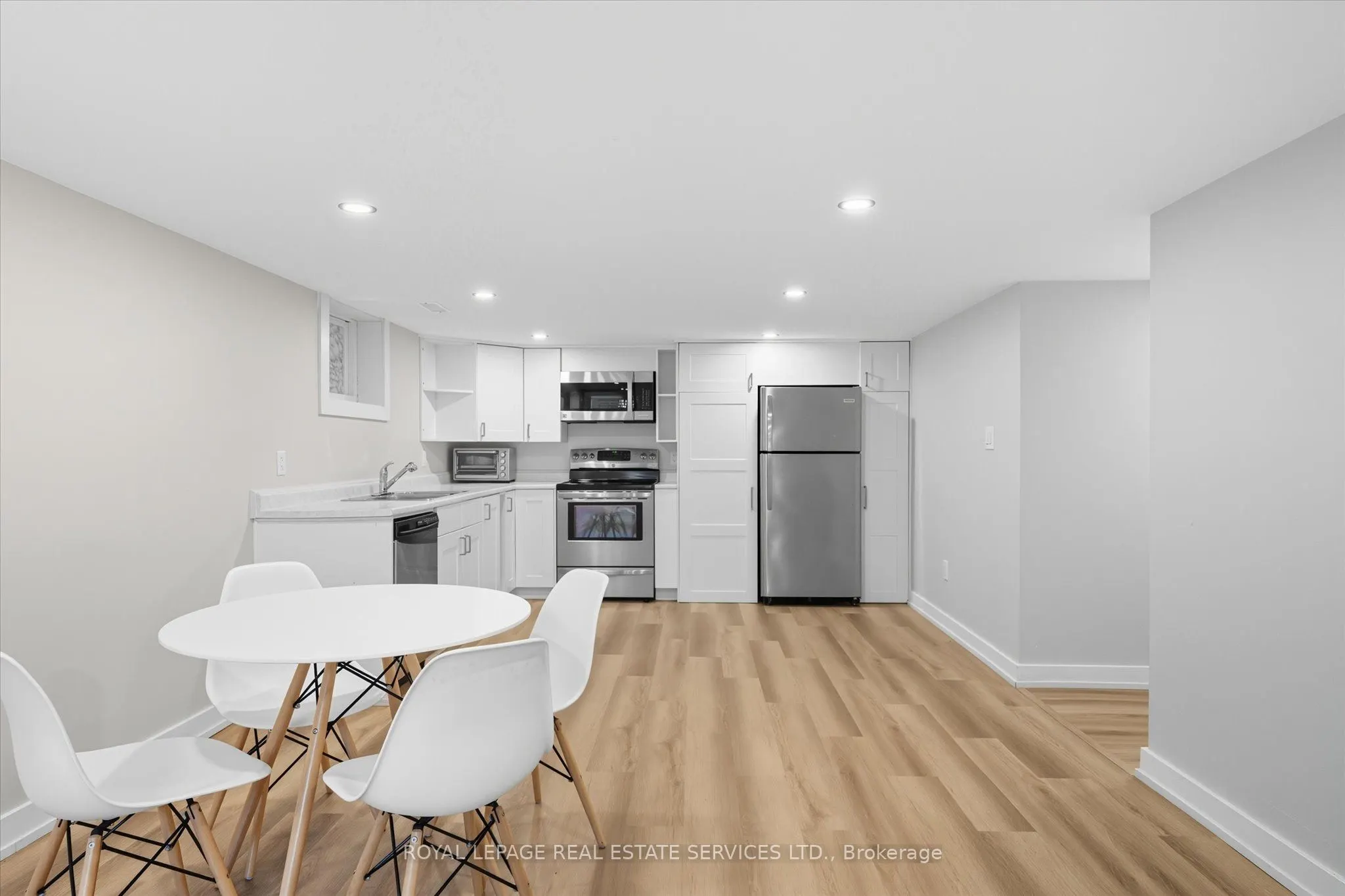 396 River Side Drive